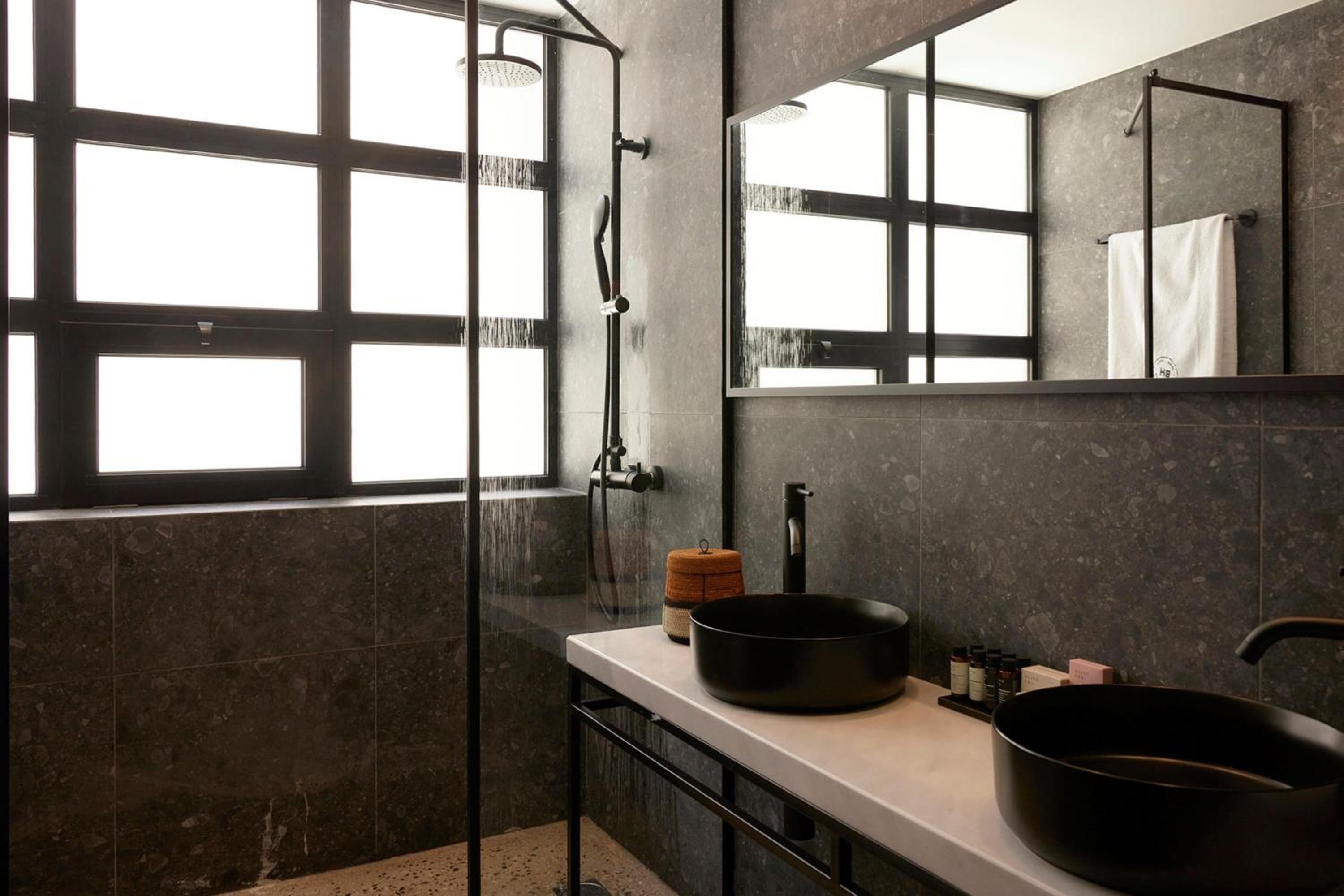 One-Bedroom Queen Suite