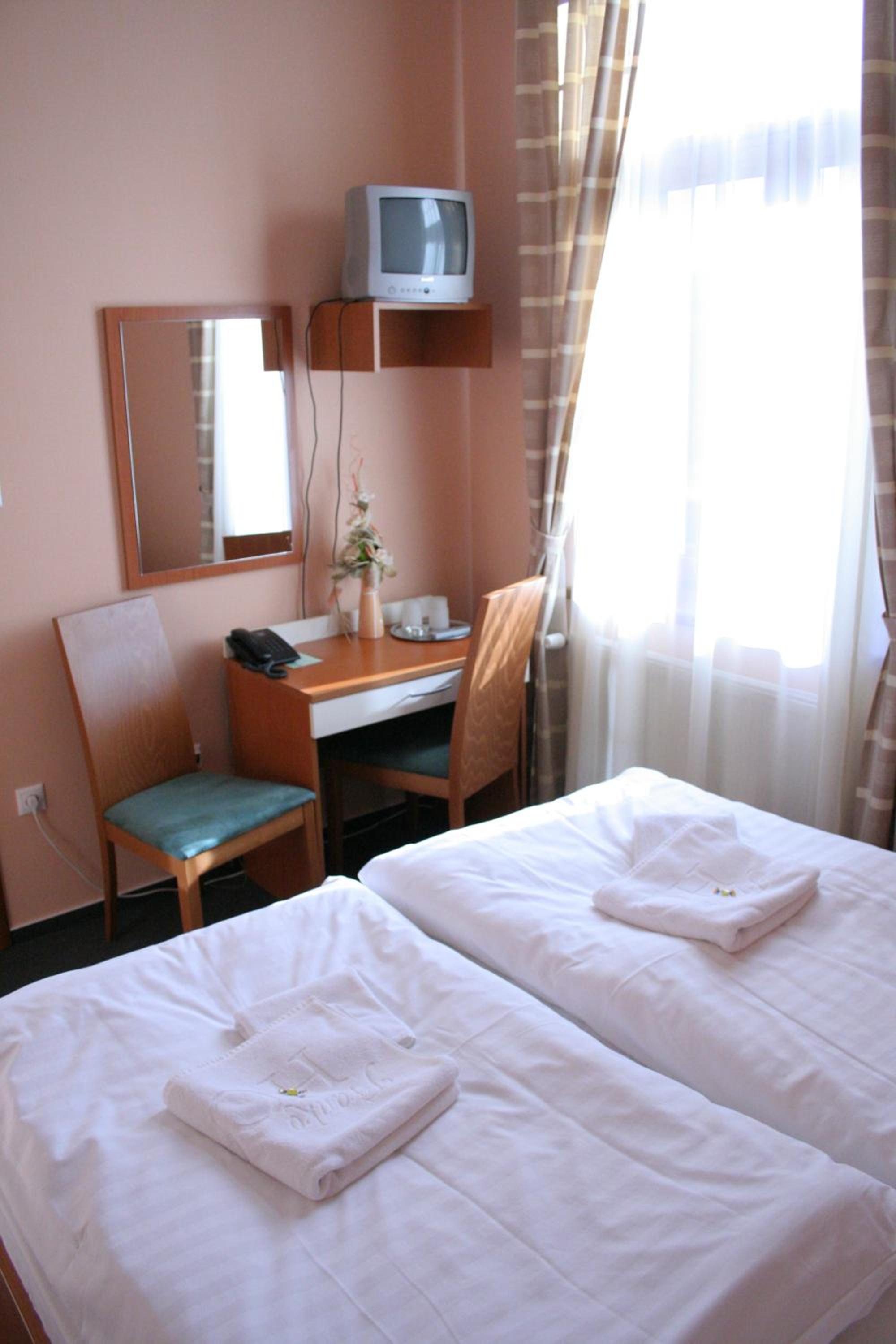 Classic Double or Twin Room photo 3