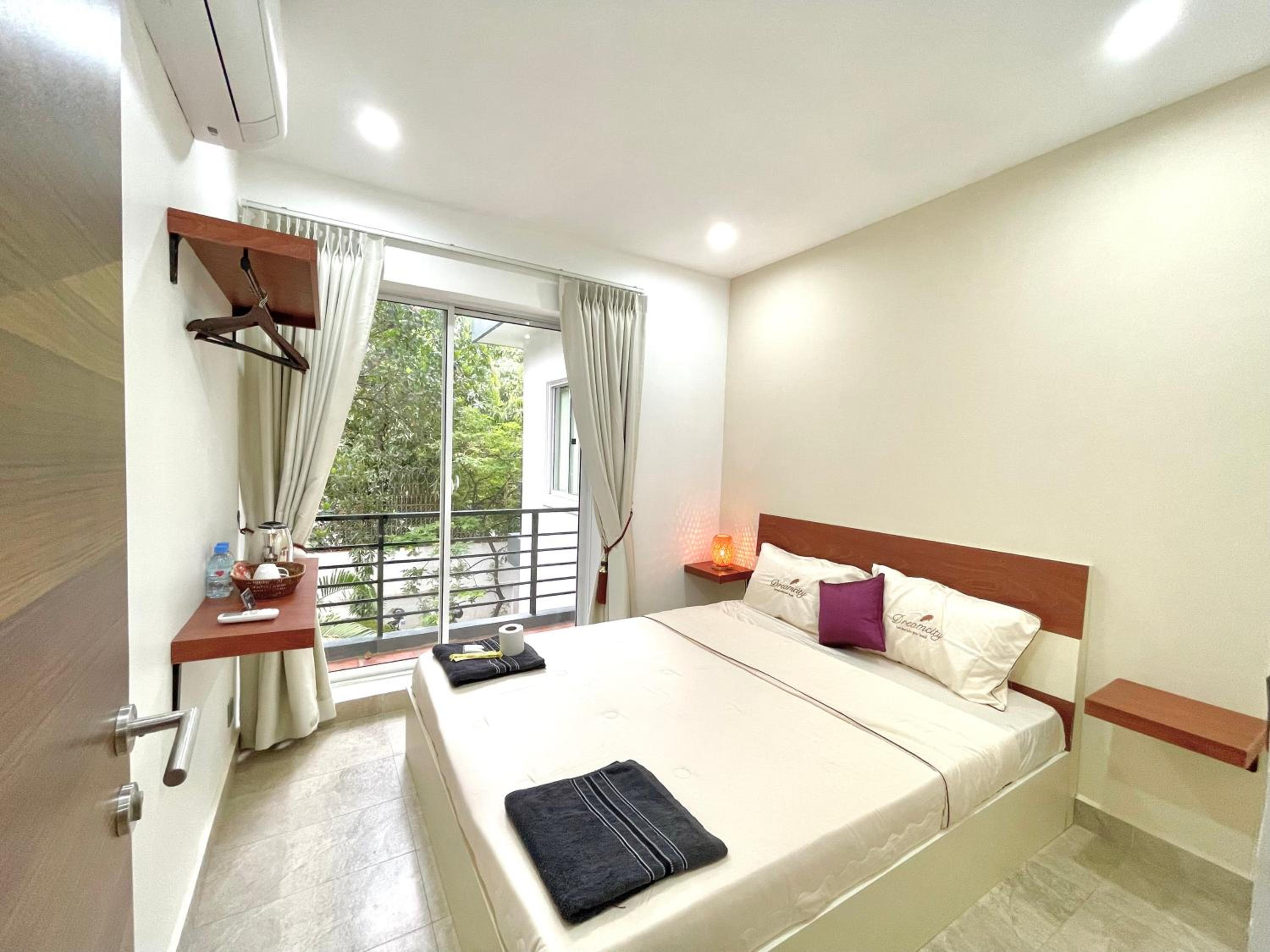 Double Room with Shared Bathroom photo 3