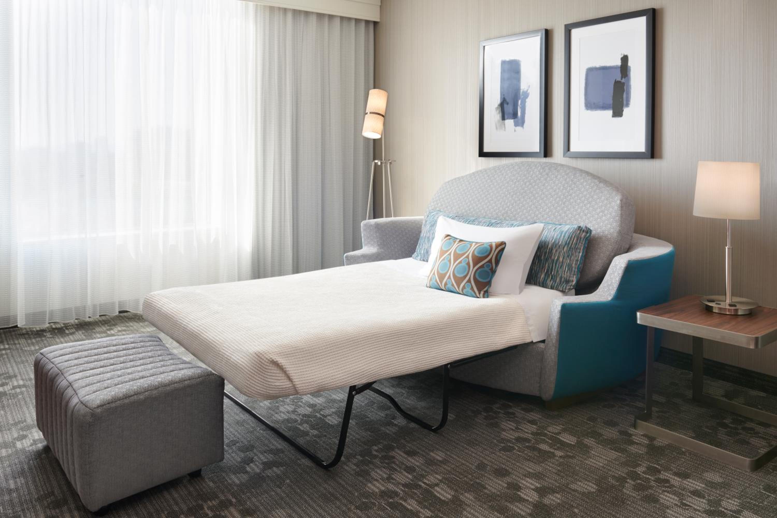 One-Bedroom Corner Business Suite with City View thumbnail 6