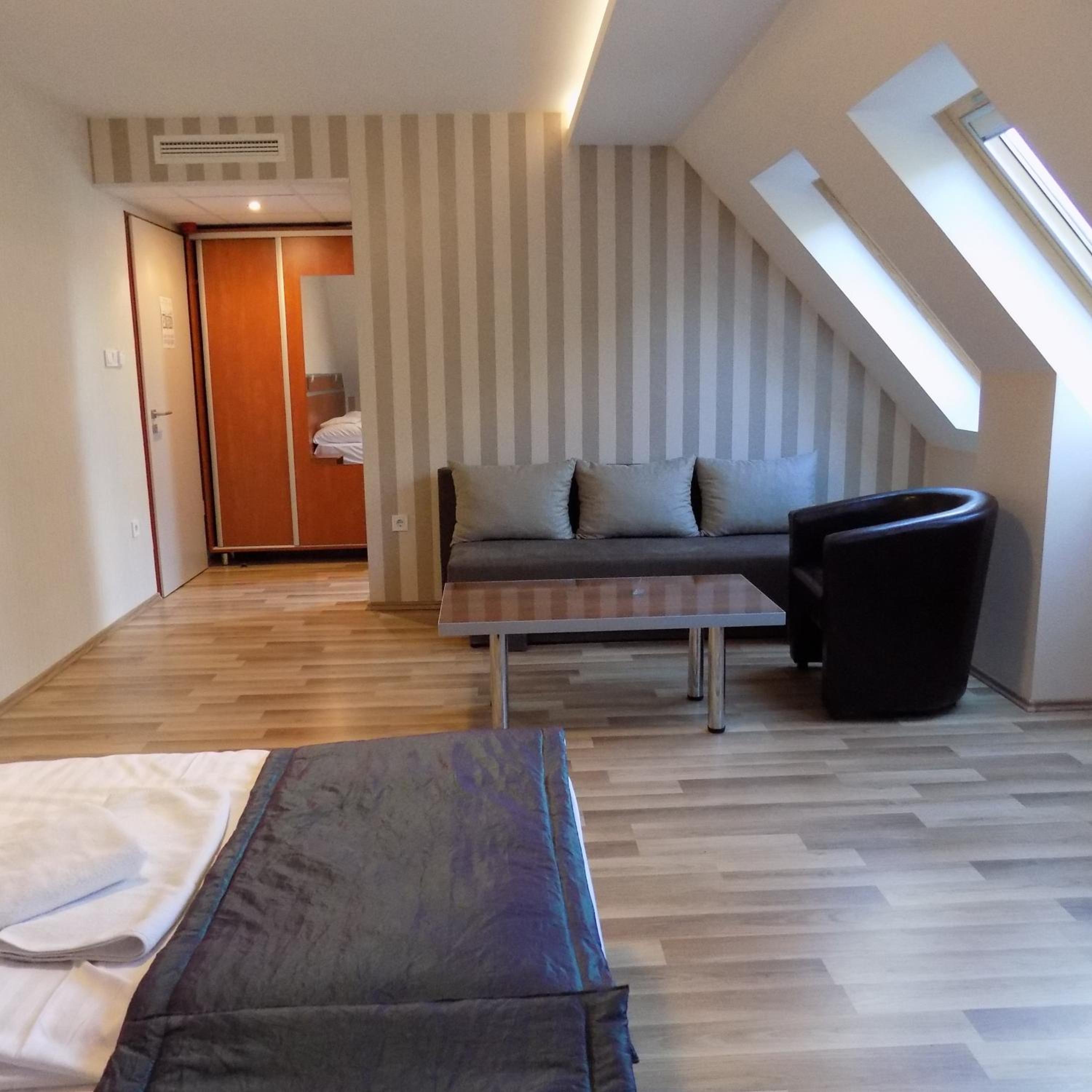 Superior Triple Room photo 2