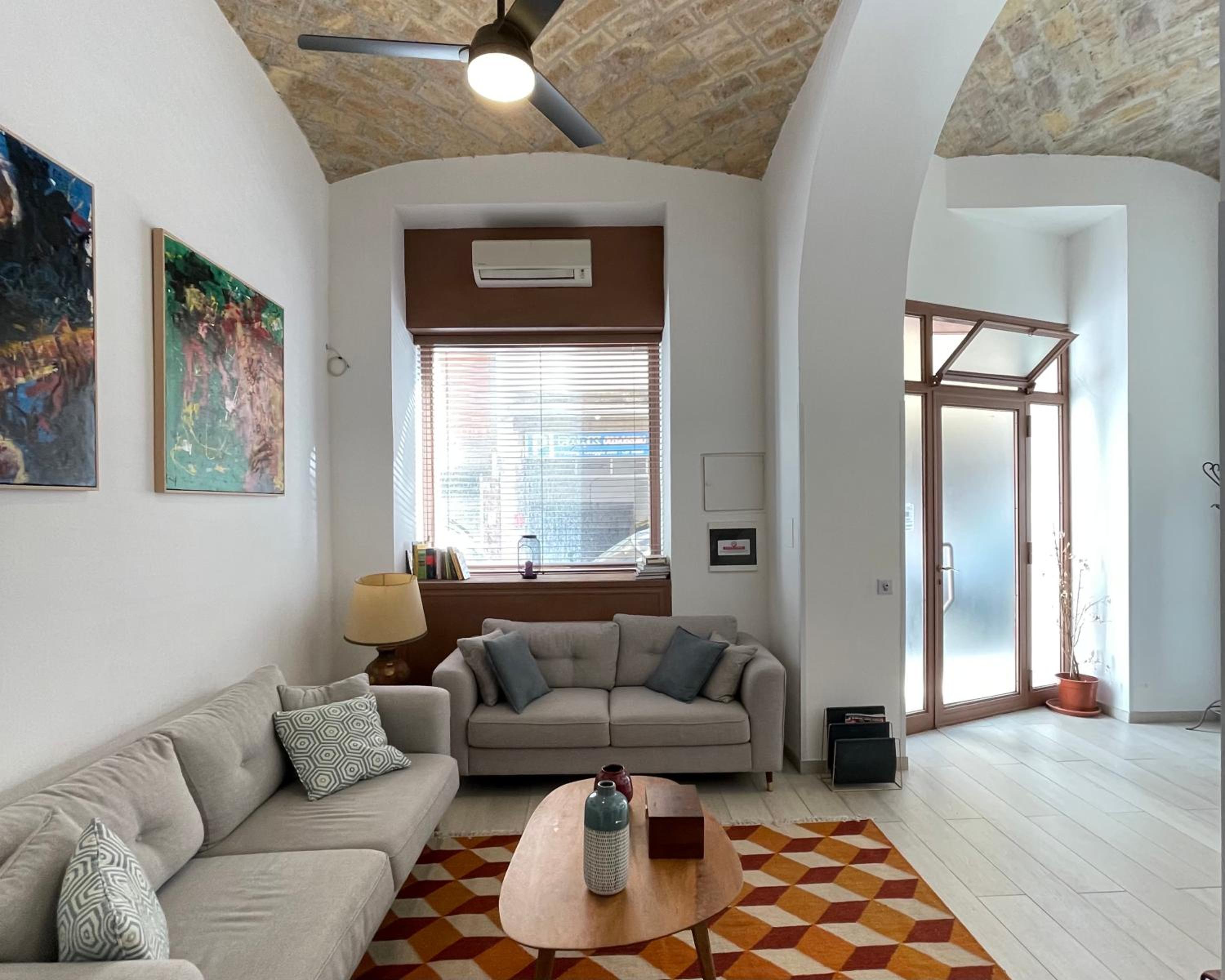 One-Bedroom Loft Apartment with Balcony photo 3