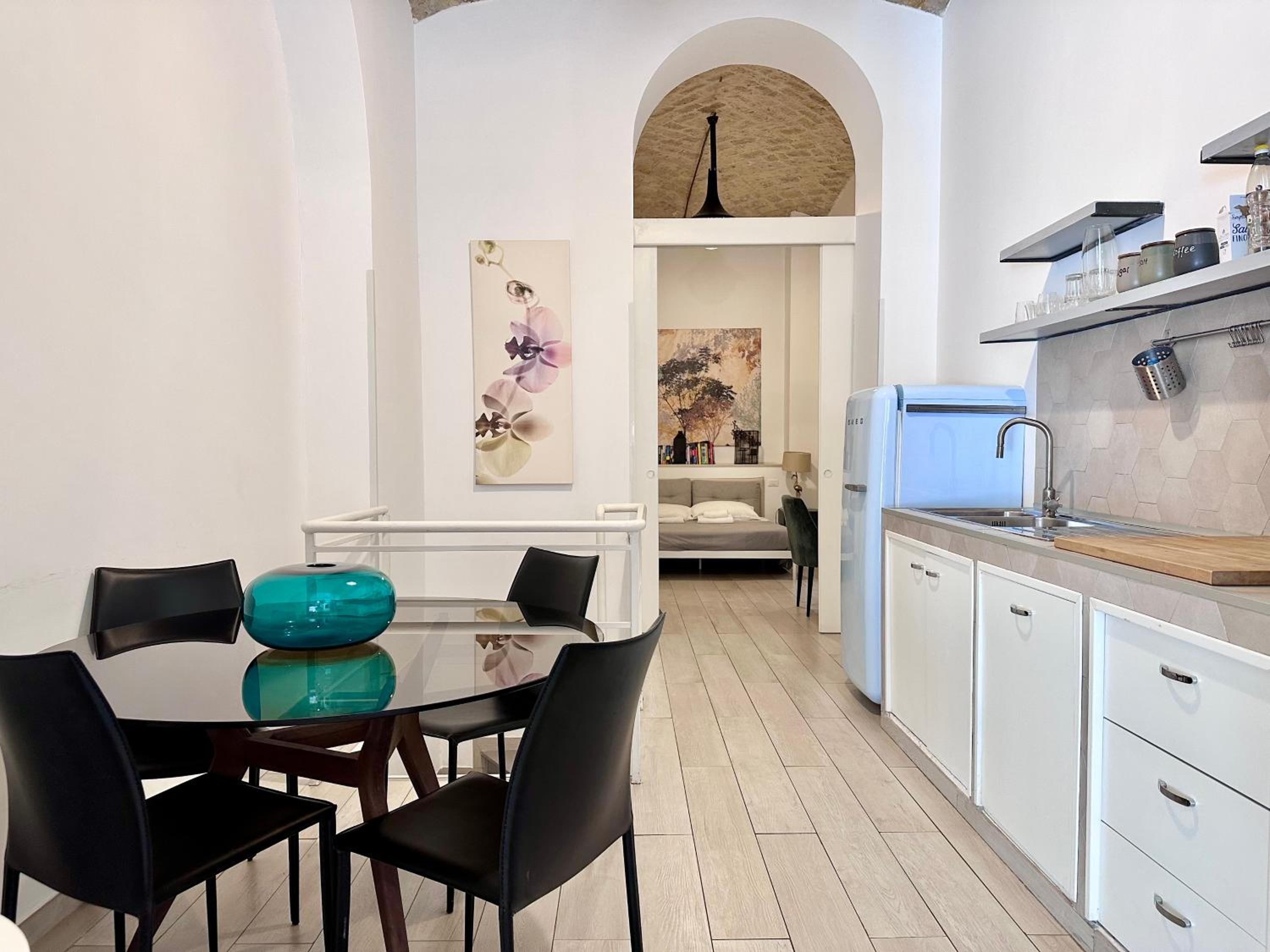 One-Bedroom Loft Apartment with Balcony photo 3
