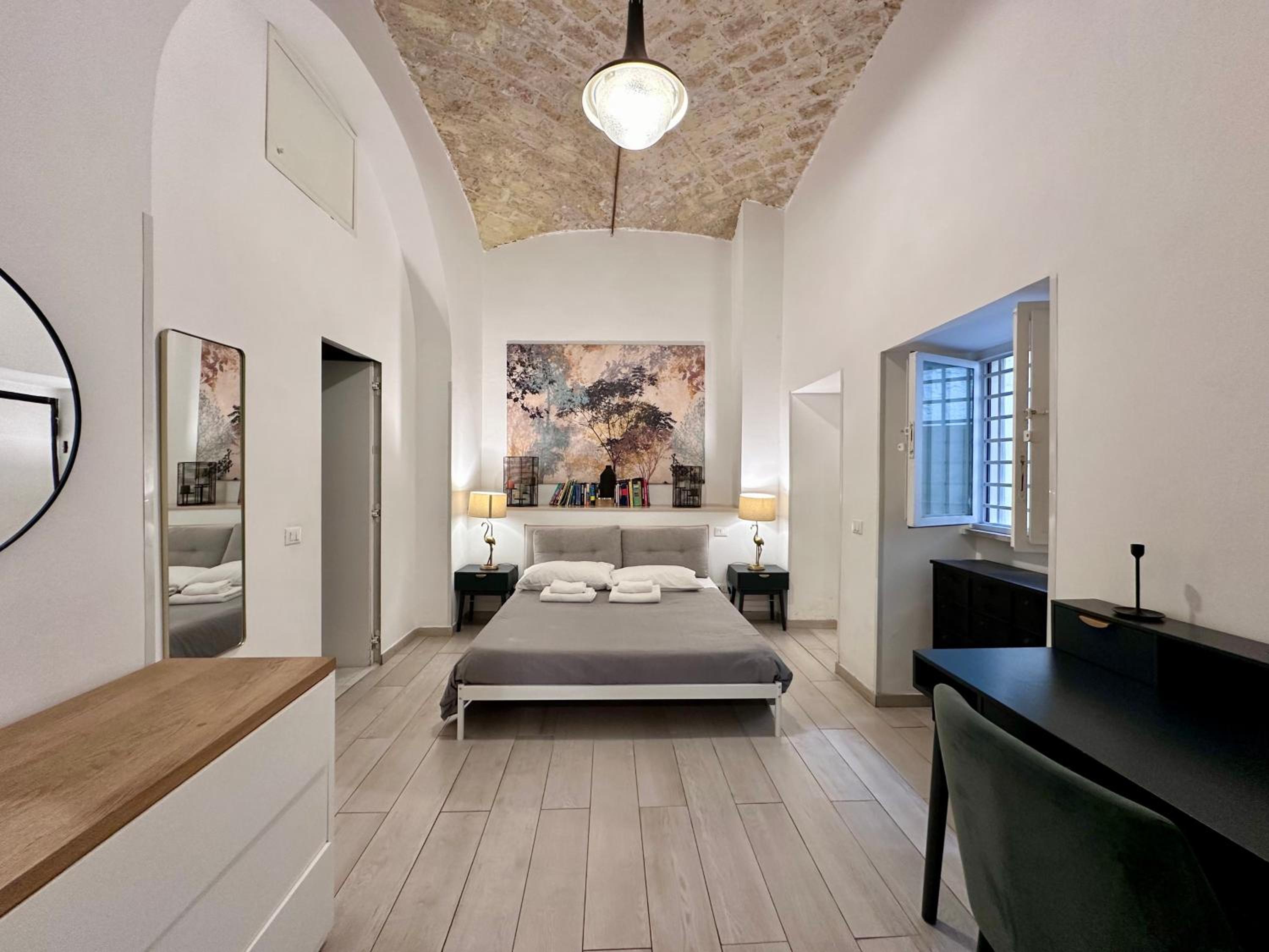 One-Bedroom Loft Apartment with Balcony photo 2
