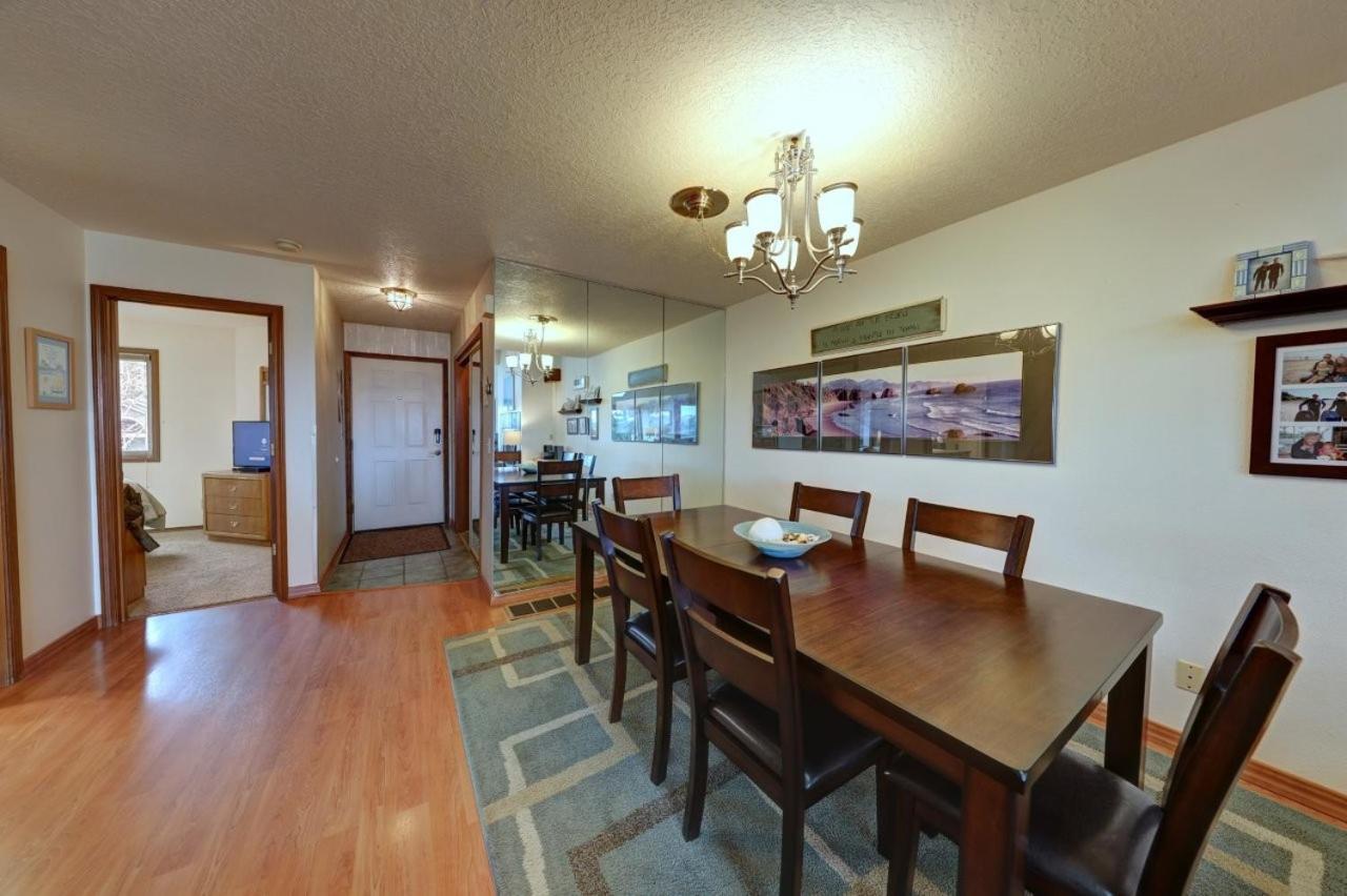 Ocean View 2 room/loft condominium – 1.5 miles south of The Waves