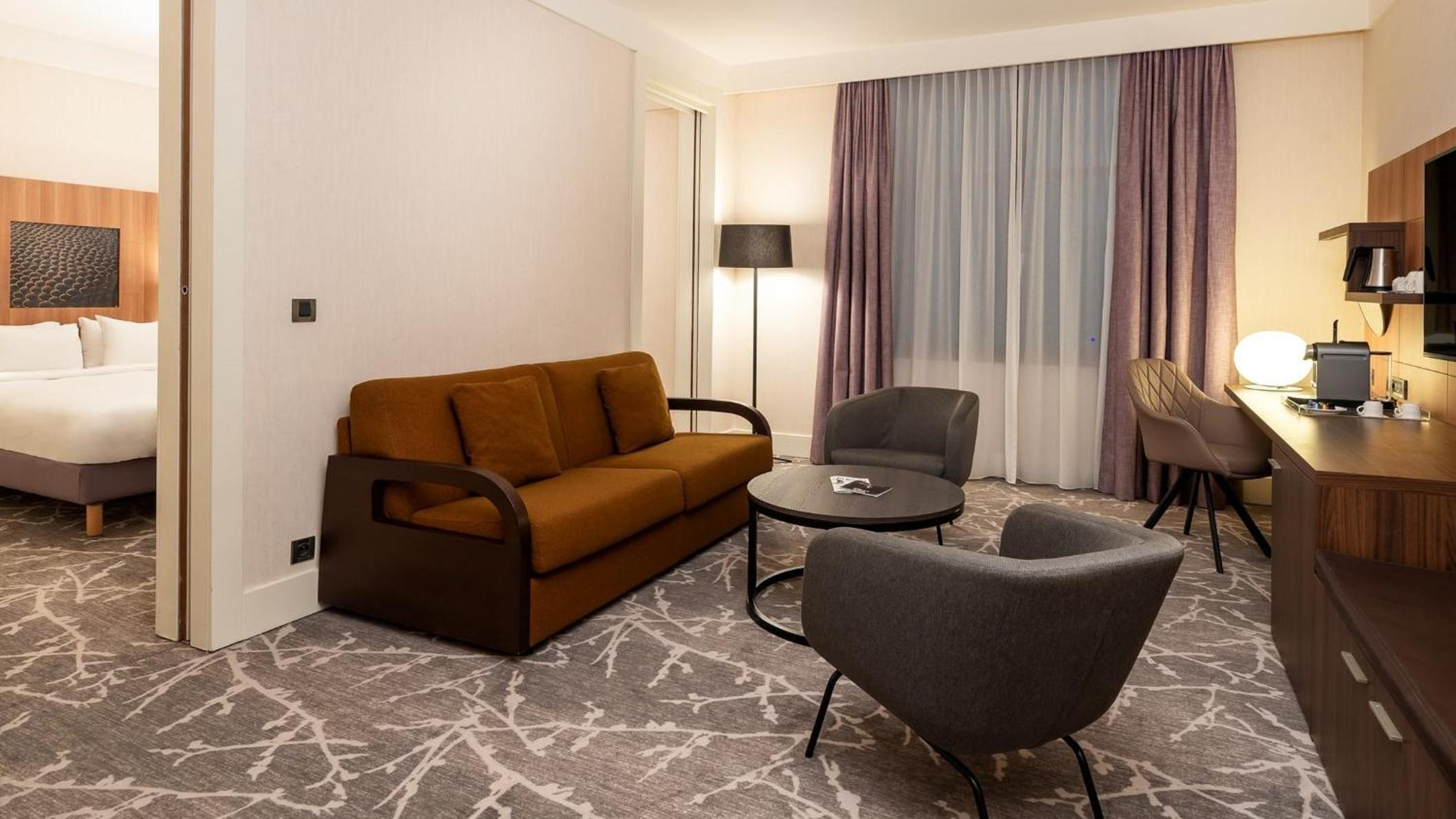 Junior King Suite with Living Area - Photo 1