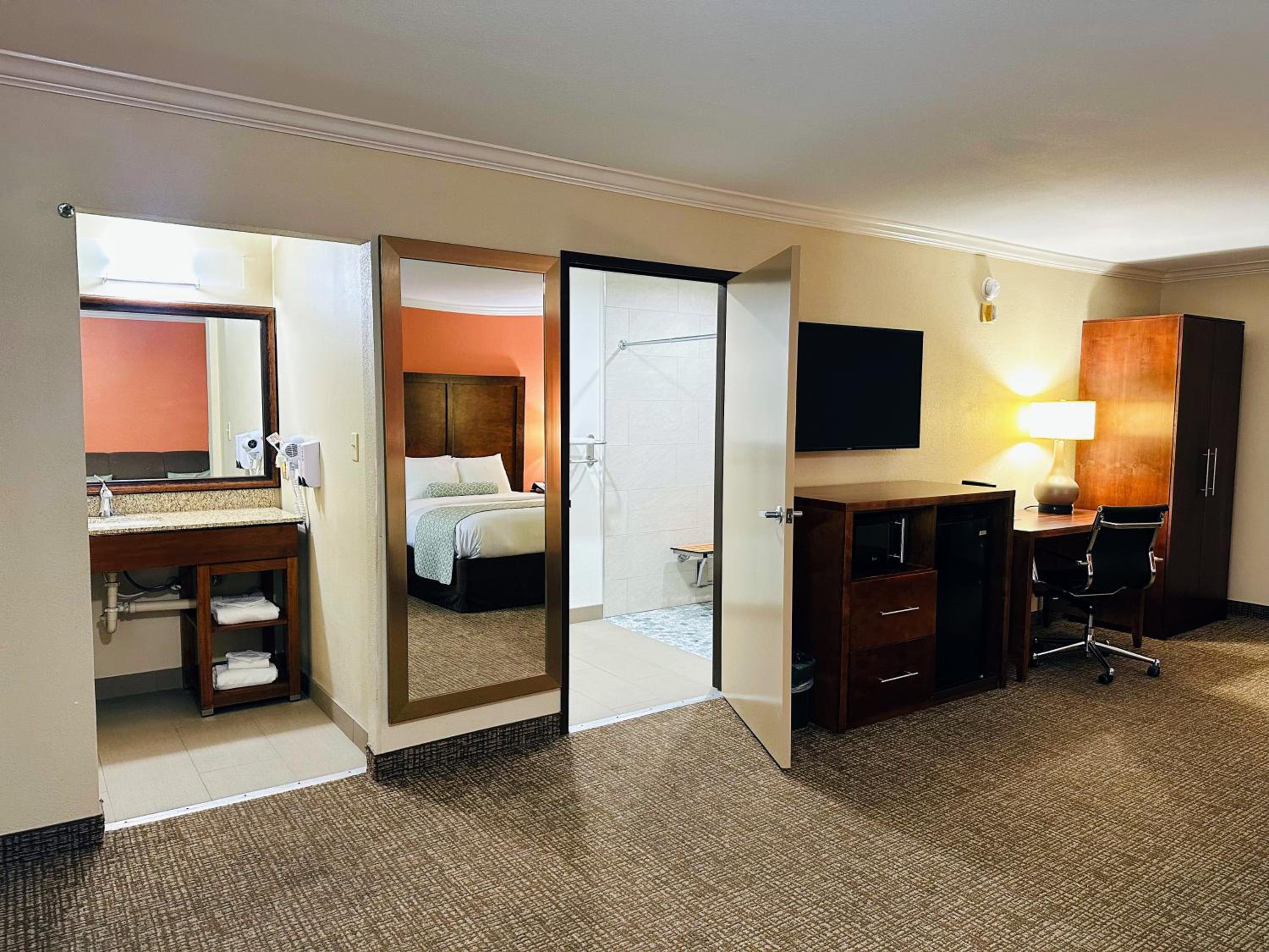 Queen Room - Disability Access