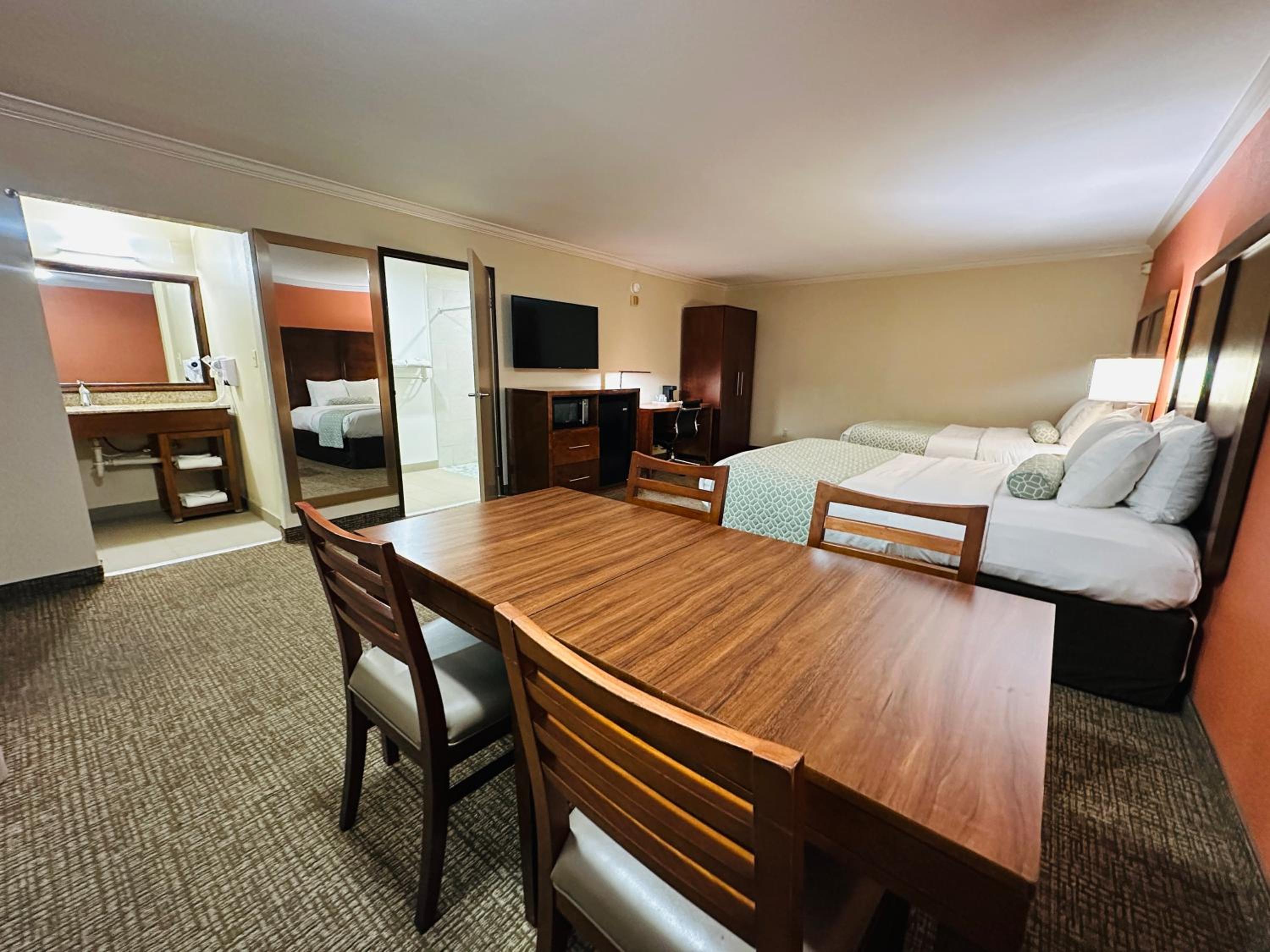 Deluxe Queen Room