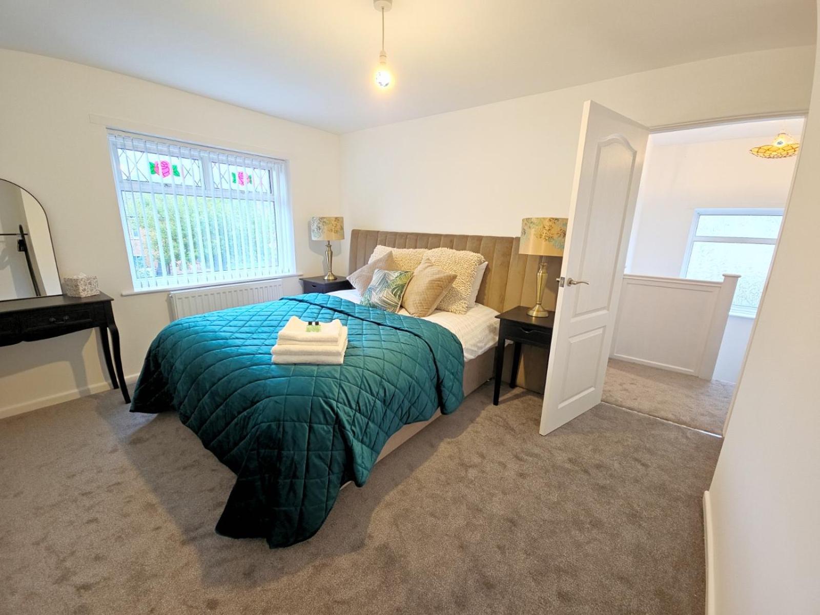 Three-Bedroom House photo 3