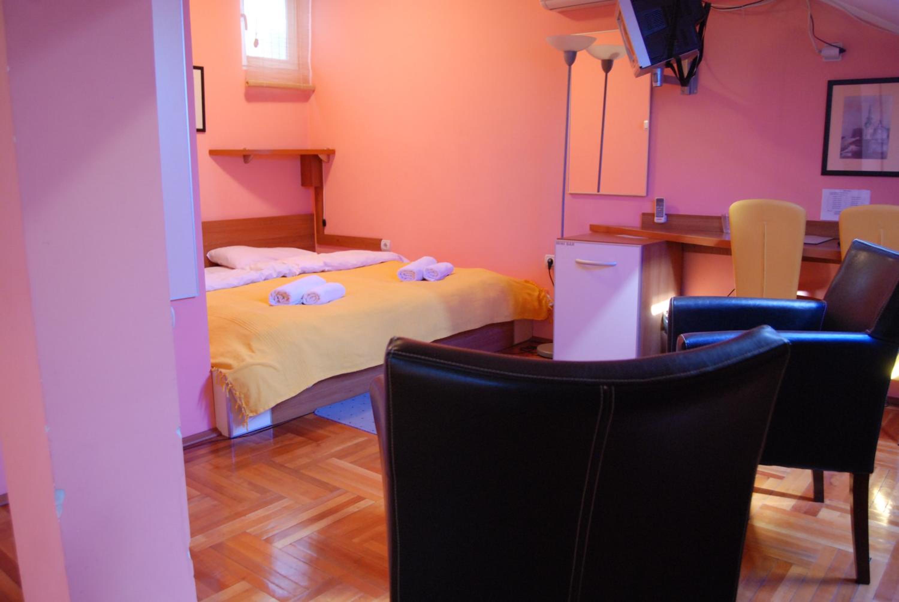 Double Room - Photo 11