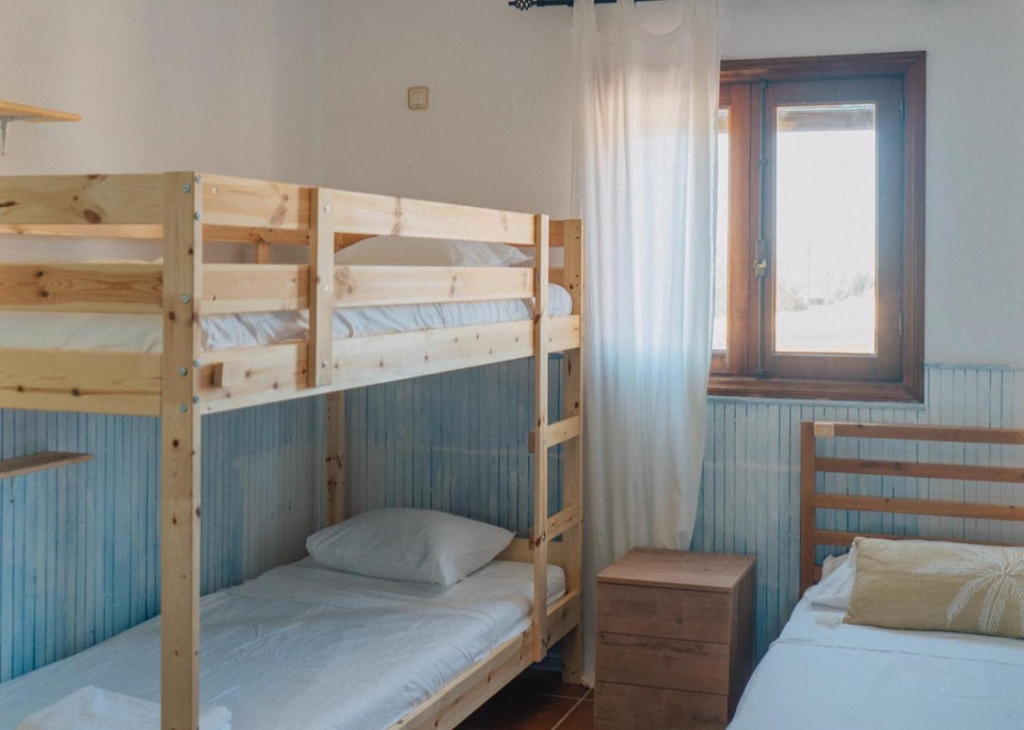 Cama individual en habitación compartida