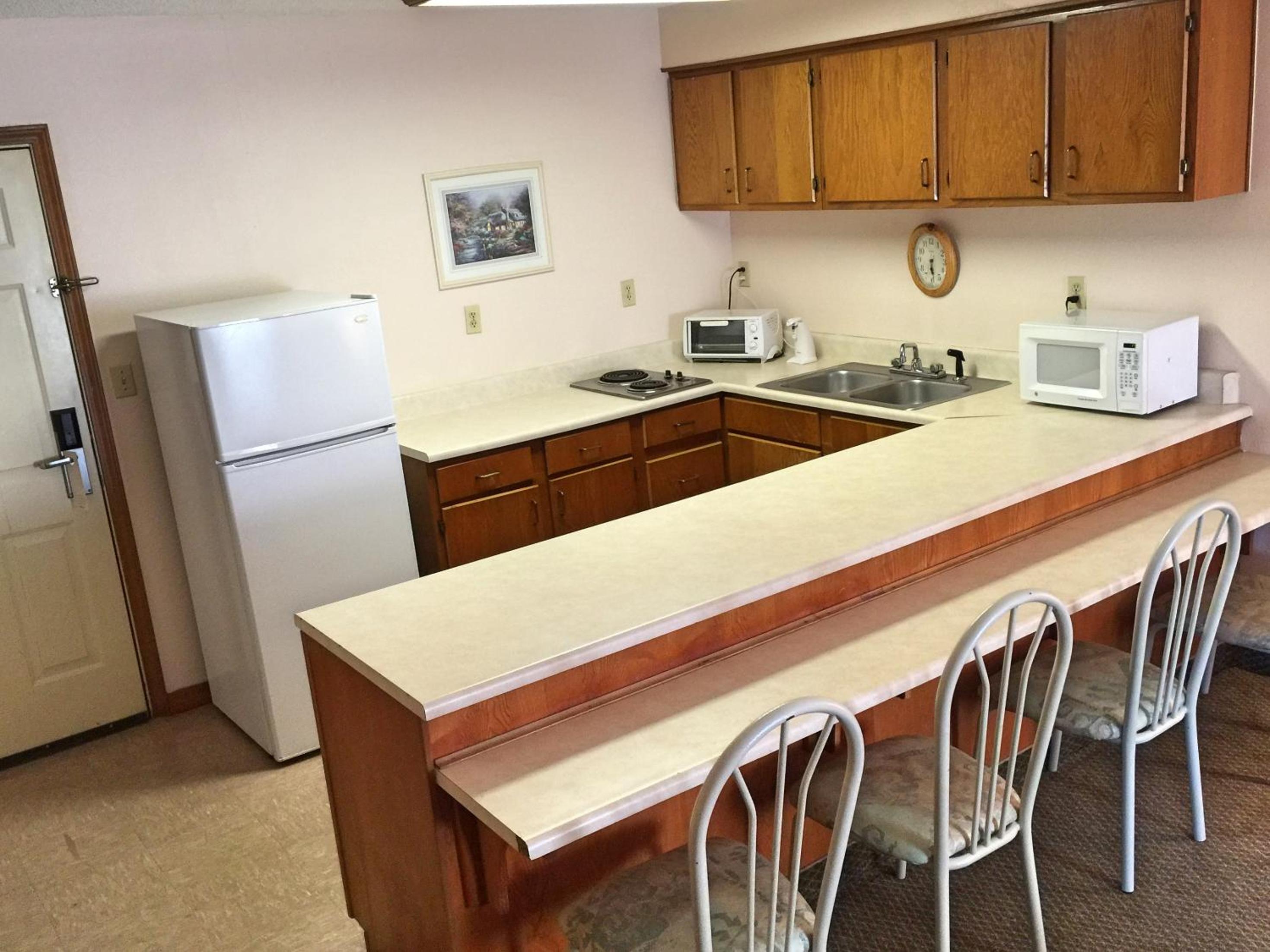 Deluxe King Suite - Photo 8