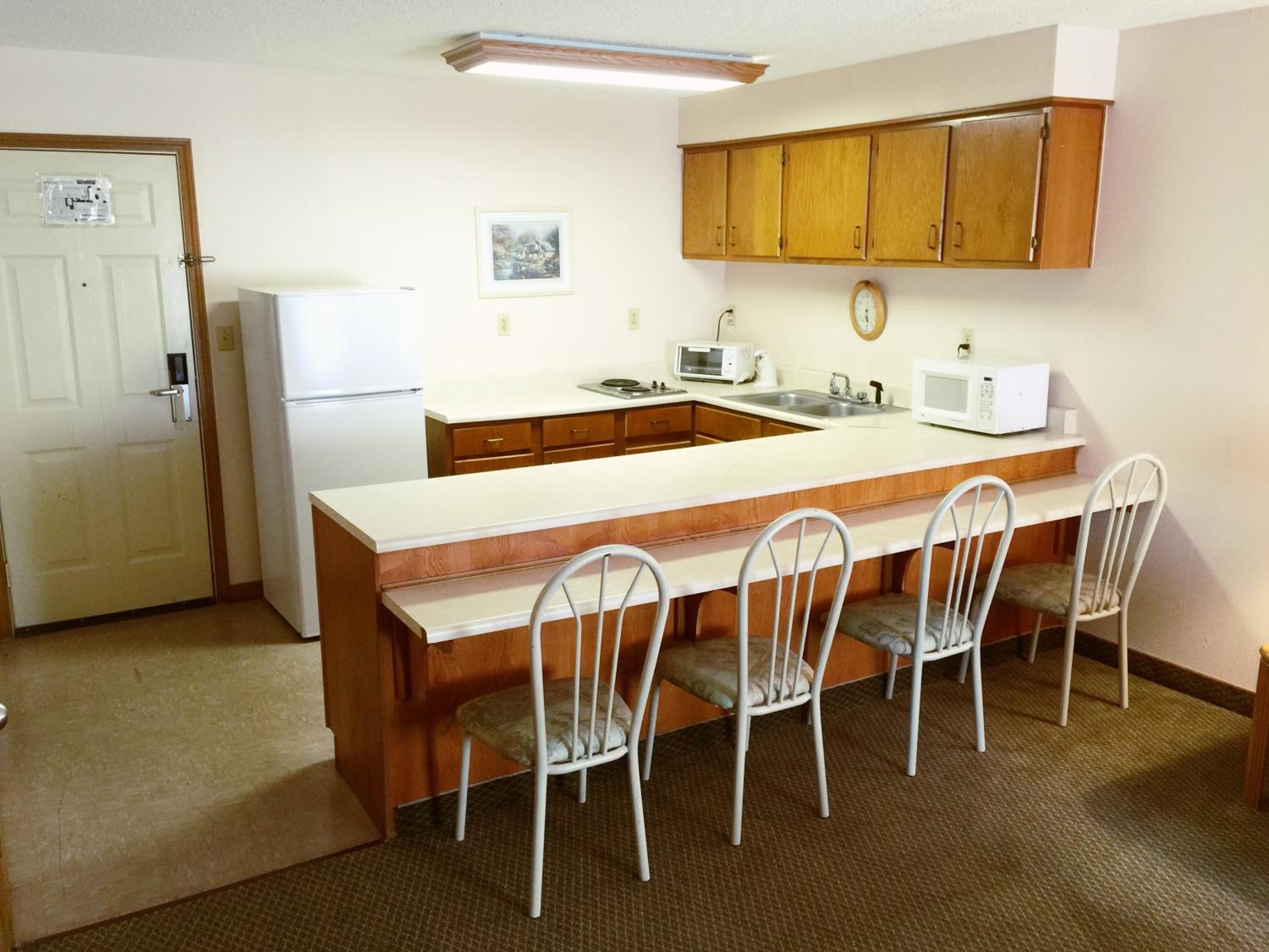 Deluxe King Suite - Photo 2