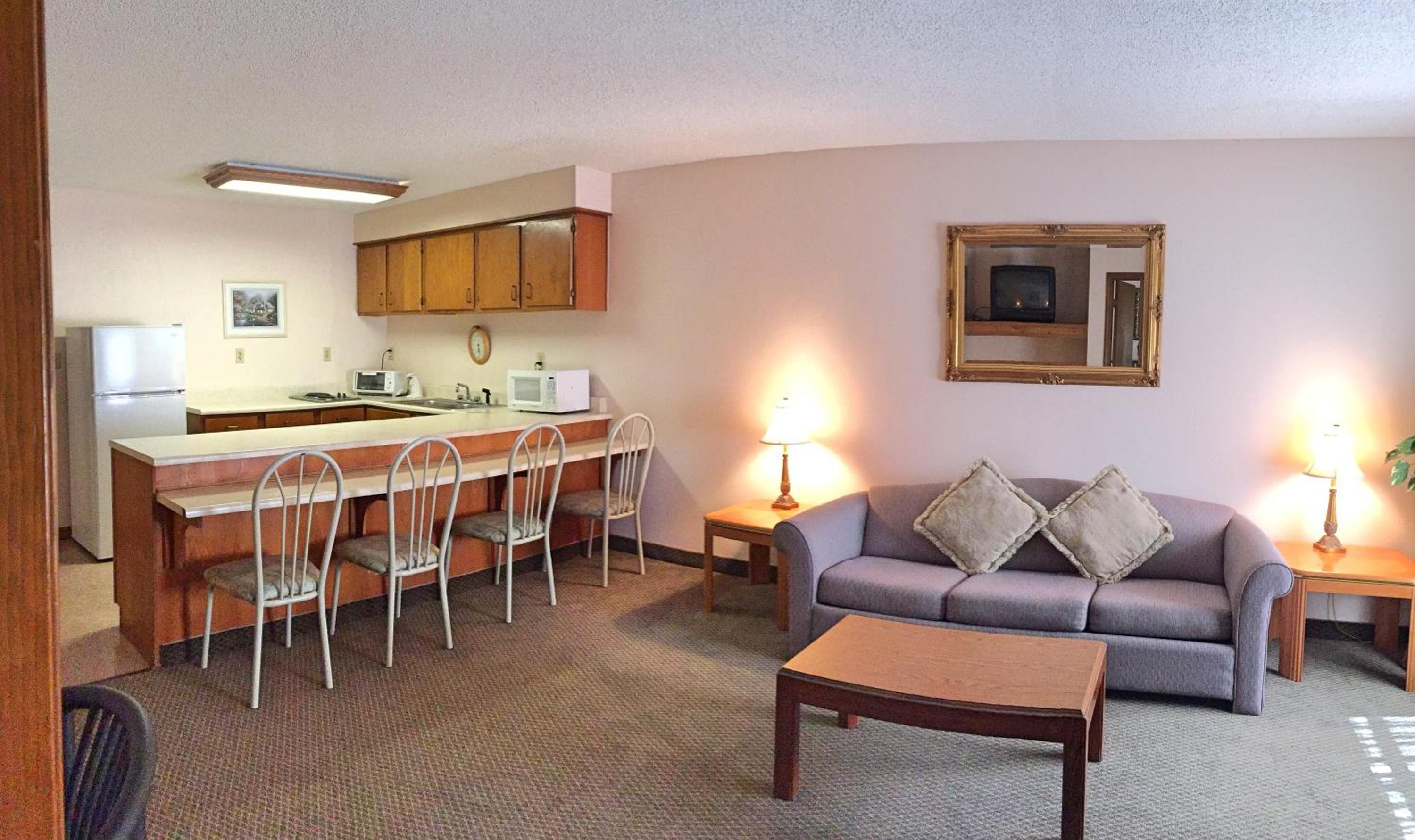 Deluxe King Suite - Photo 1