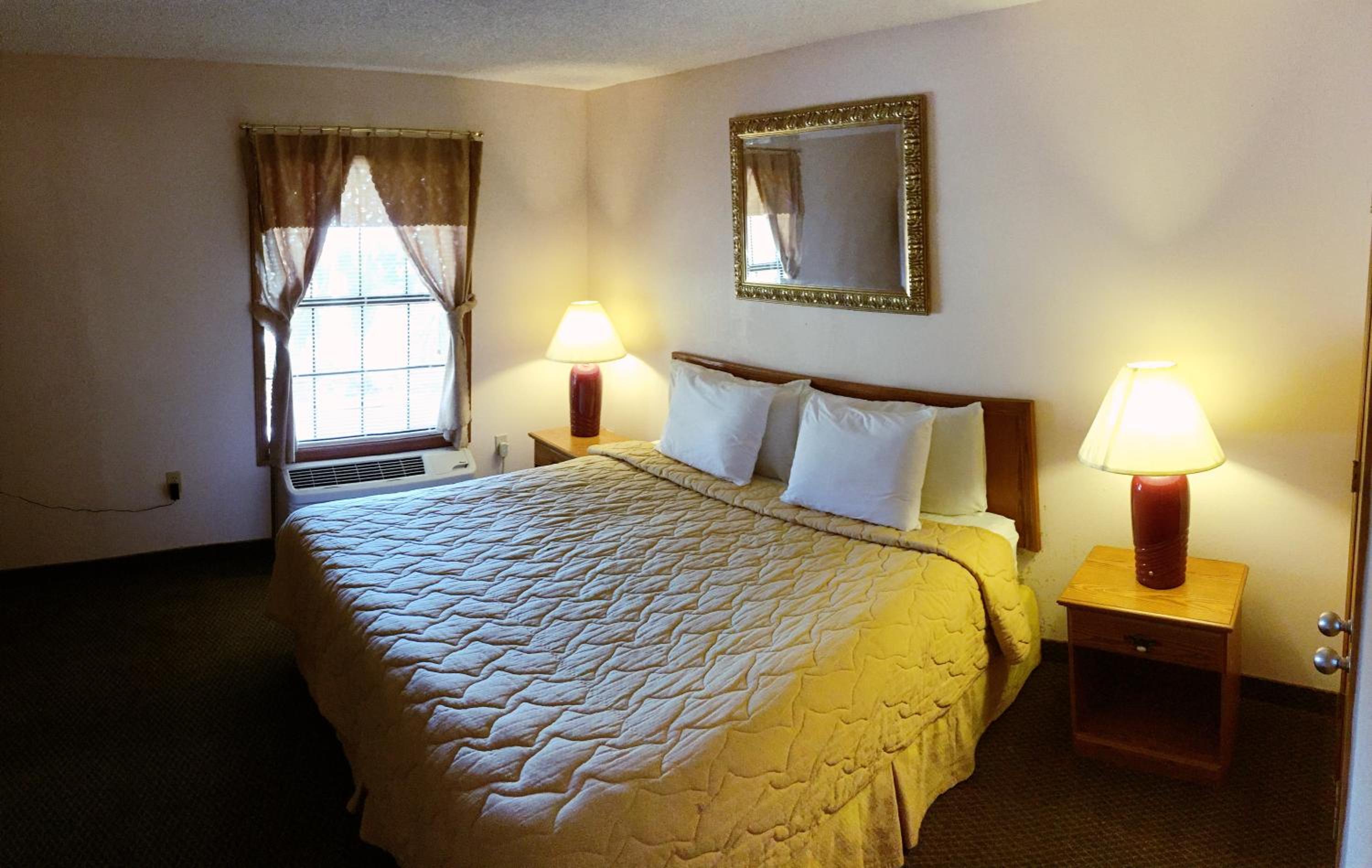 Deluxe King Suite - Photo 7