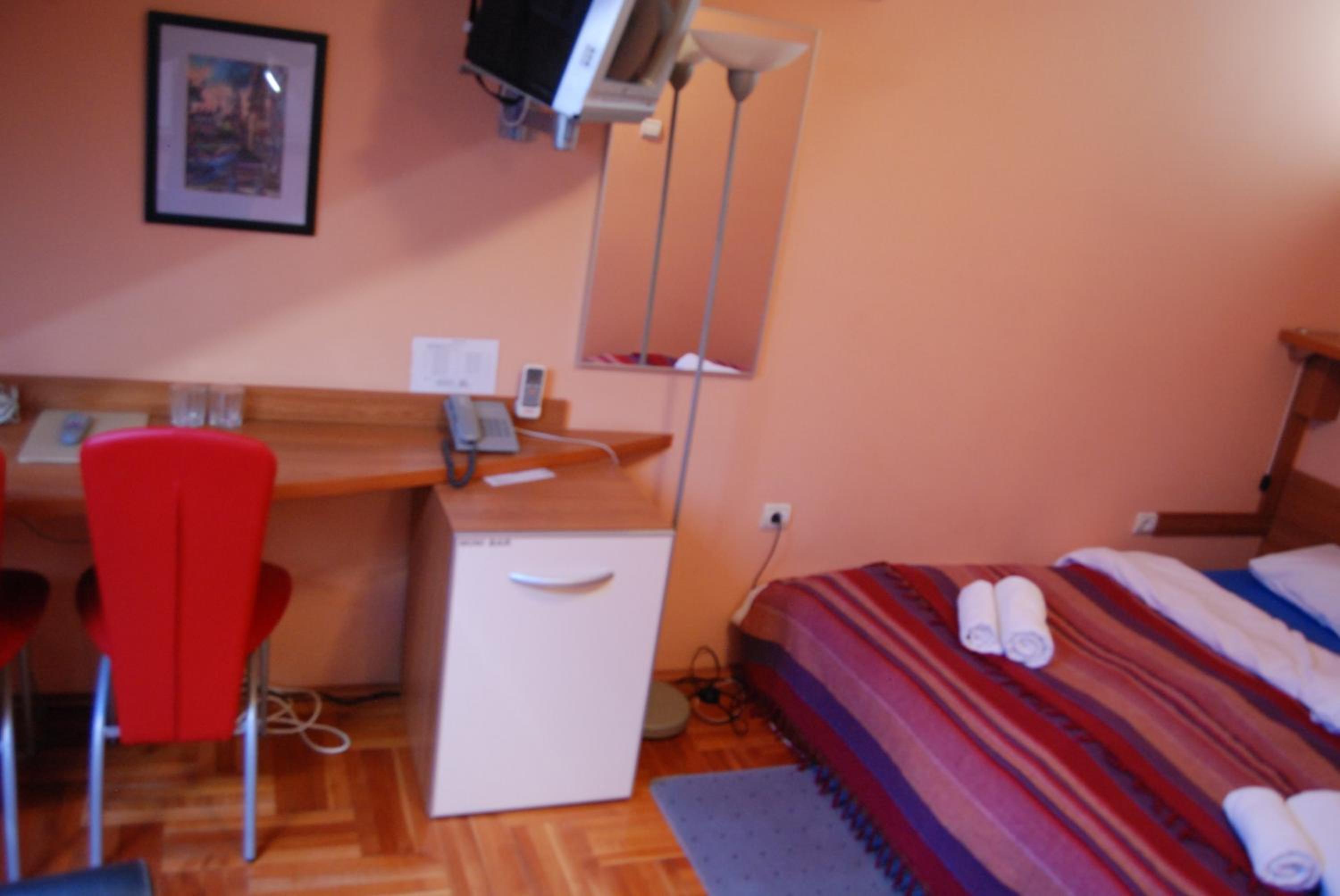 Double Room - Photo 13