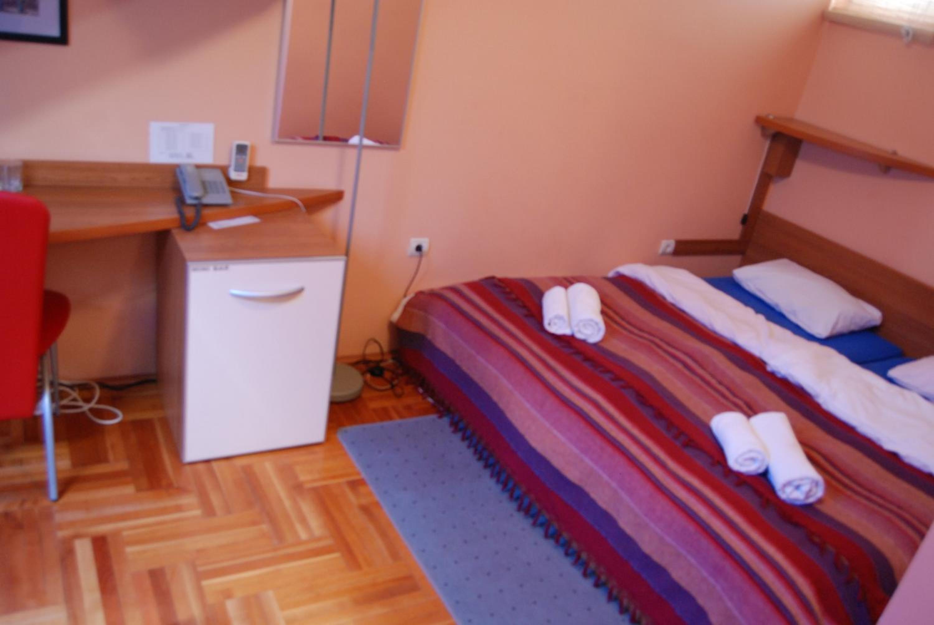 Double Room - Photo 4