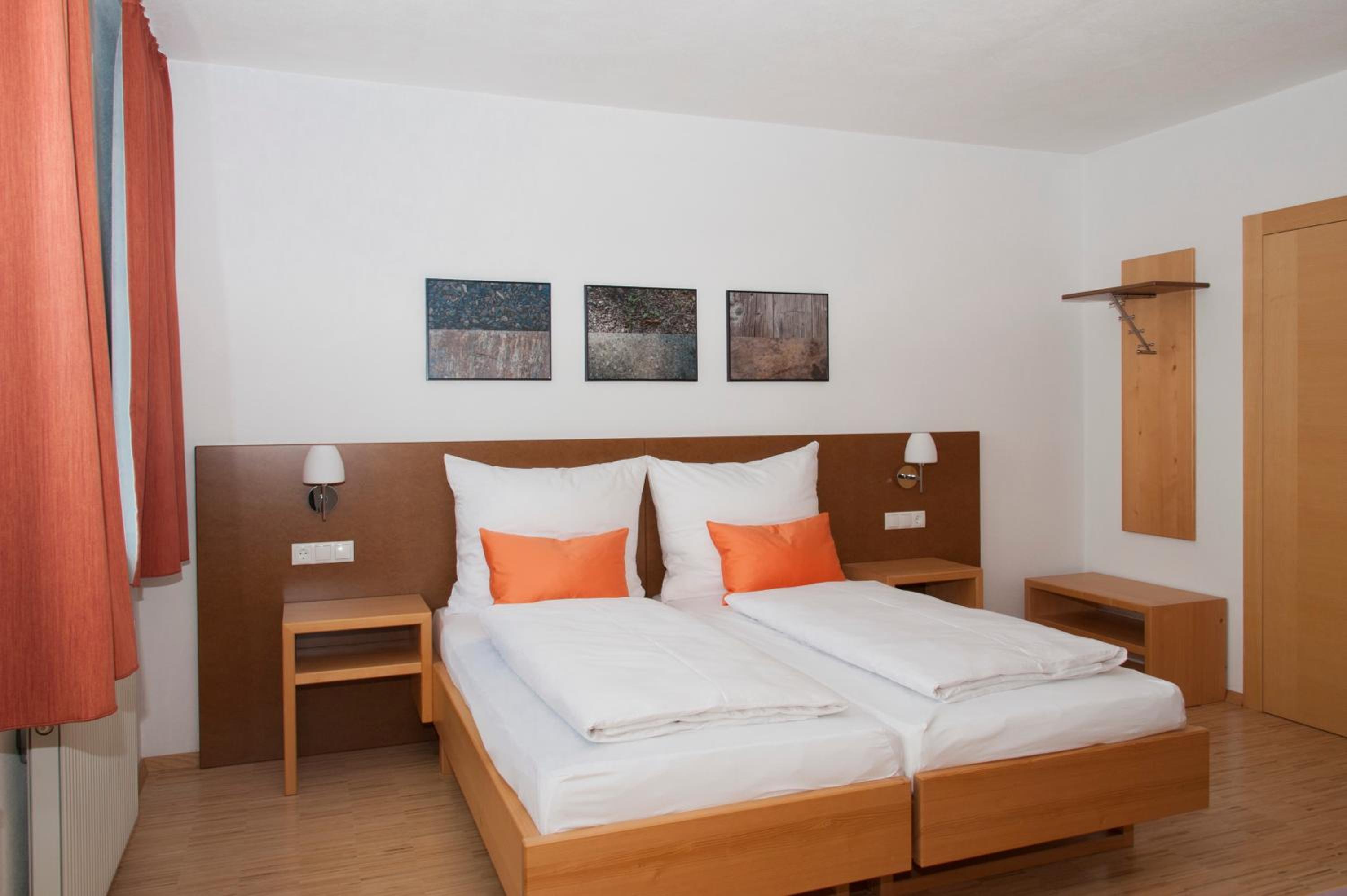 Double Room with Private Bathroom photo 2