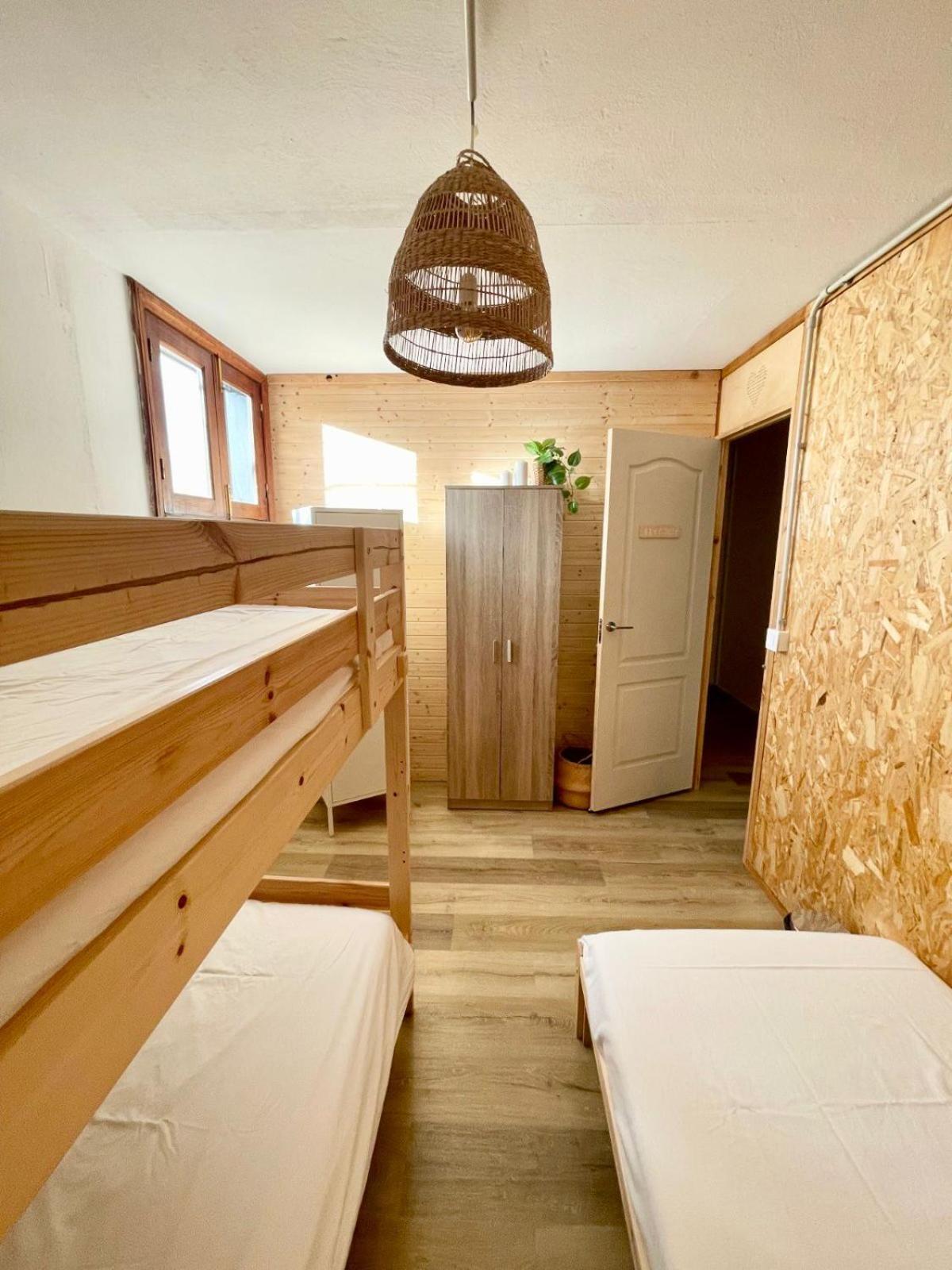 Cama individual en habitación compartida