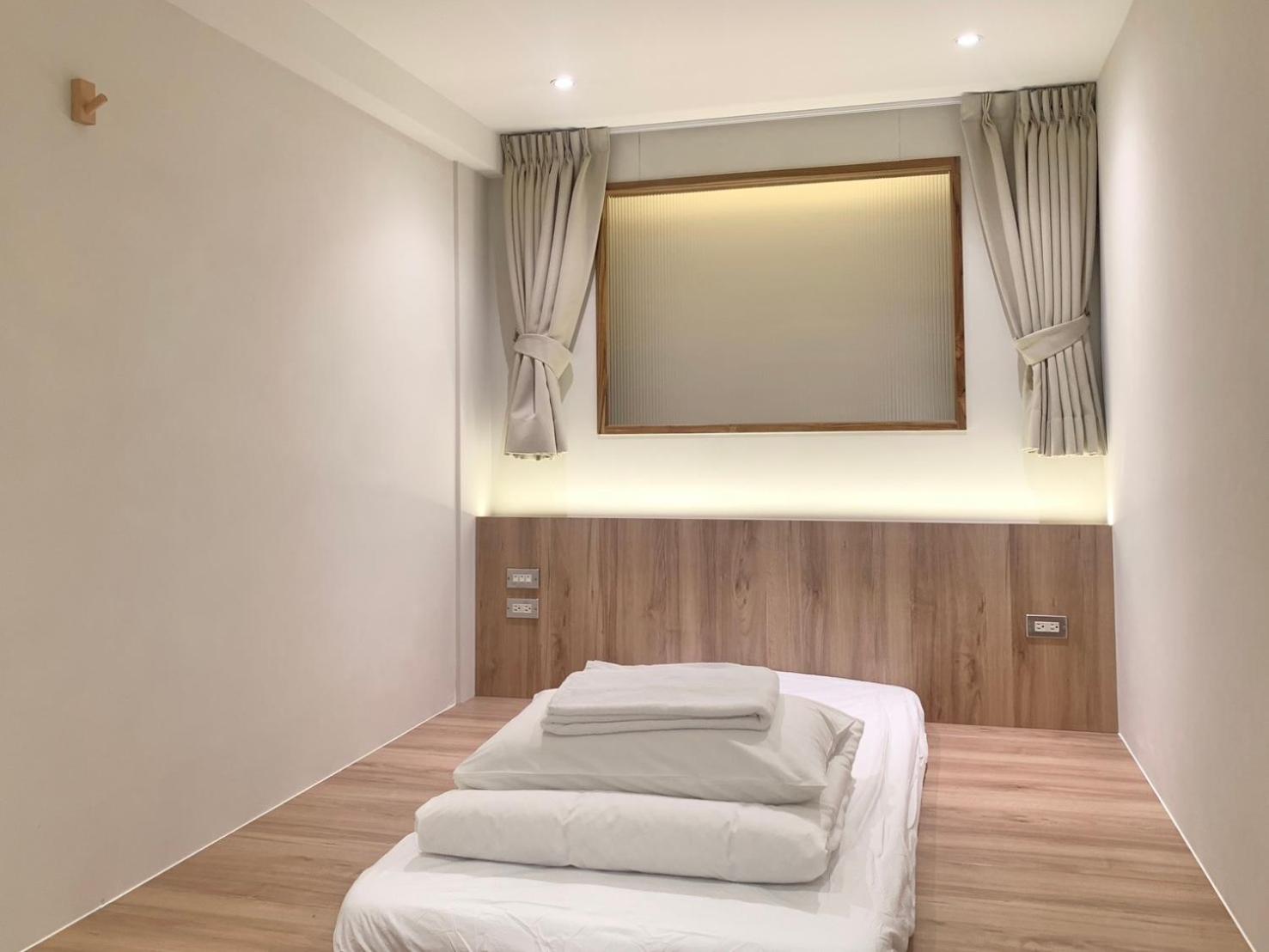 Single Room with Shared Bathroom