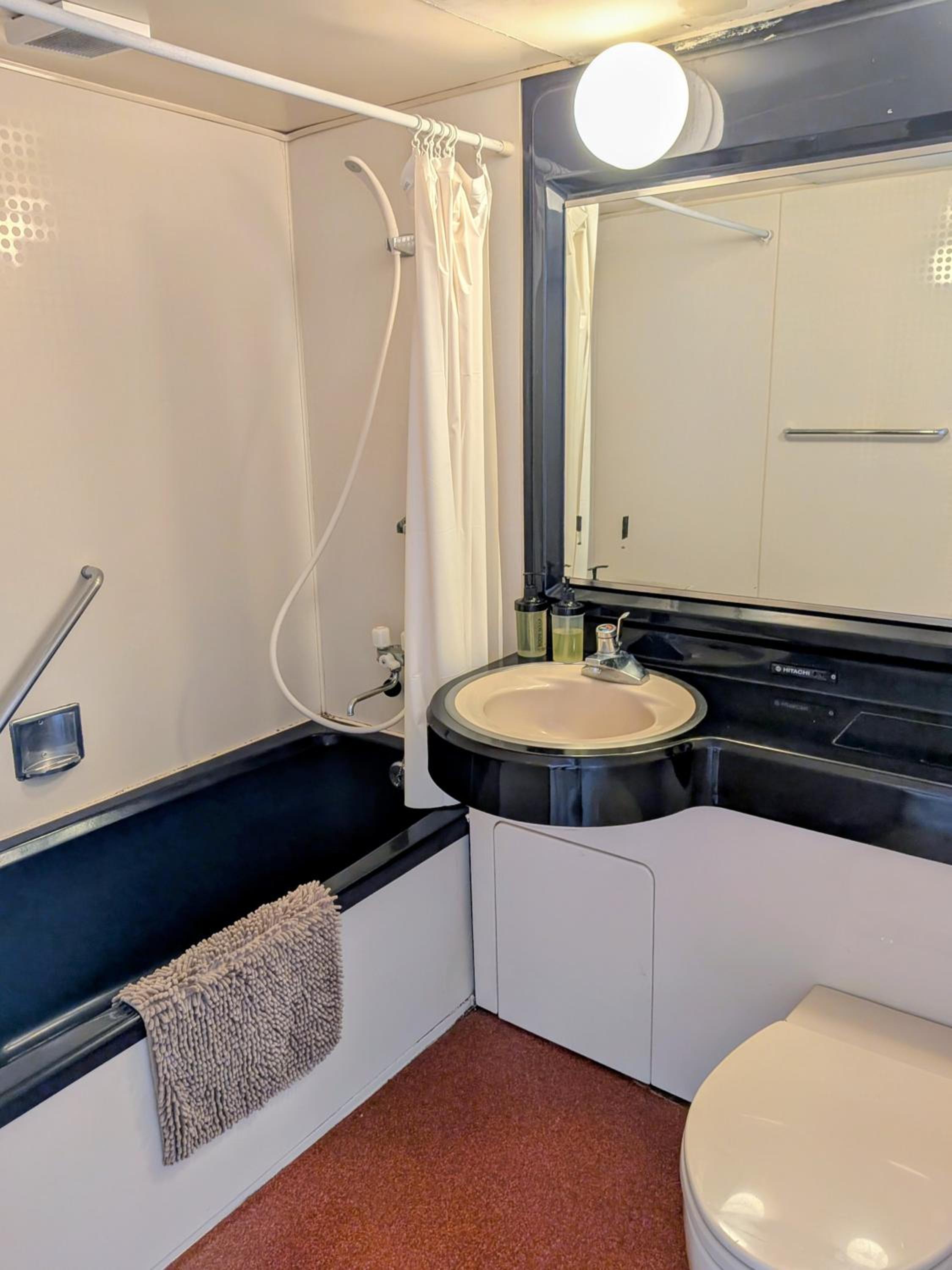 Family Room with Shower photo 2