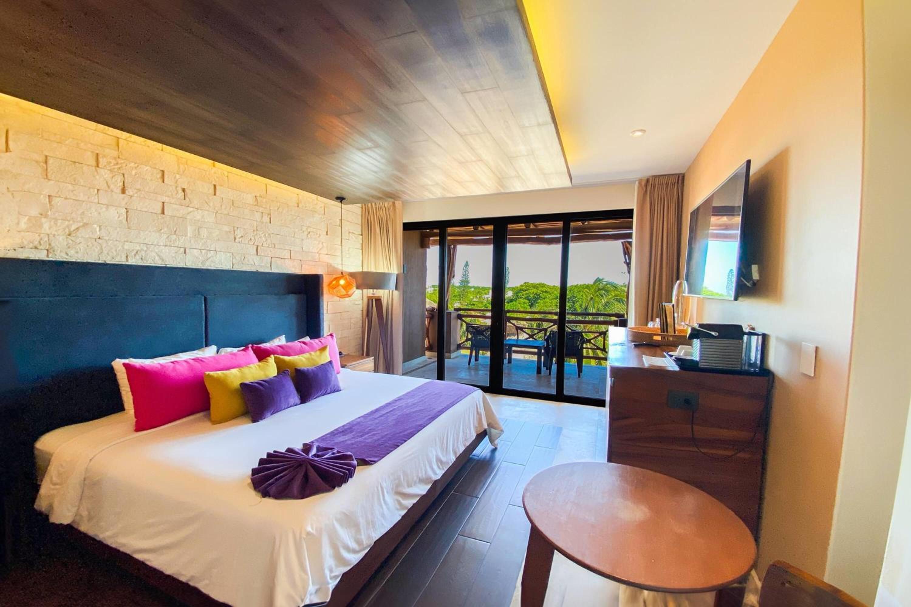 Junior King Suite With Balcony - Non-smoking