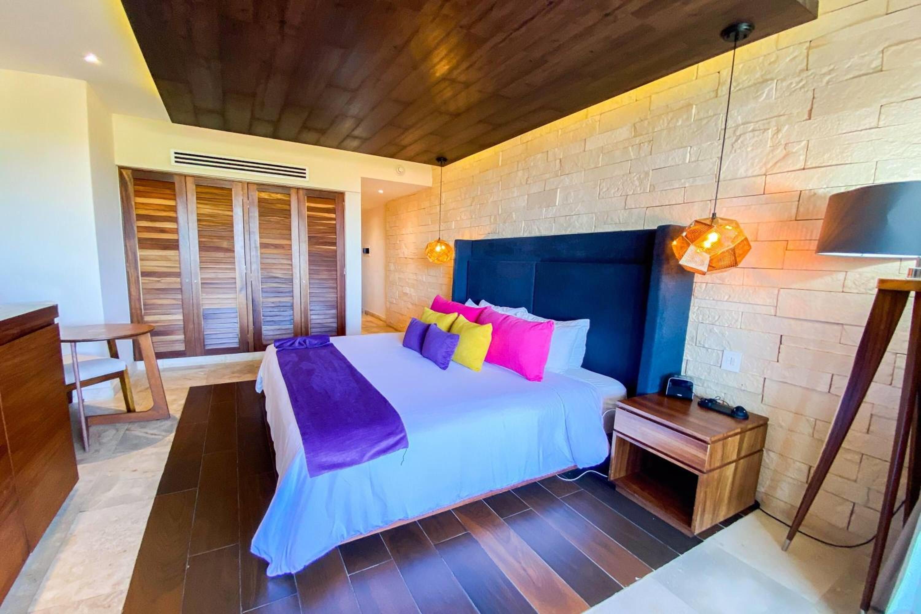 Junior King Suite with Terrace - Non-Smoking