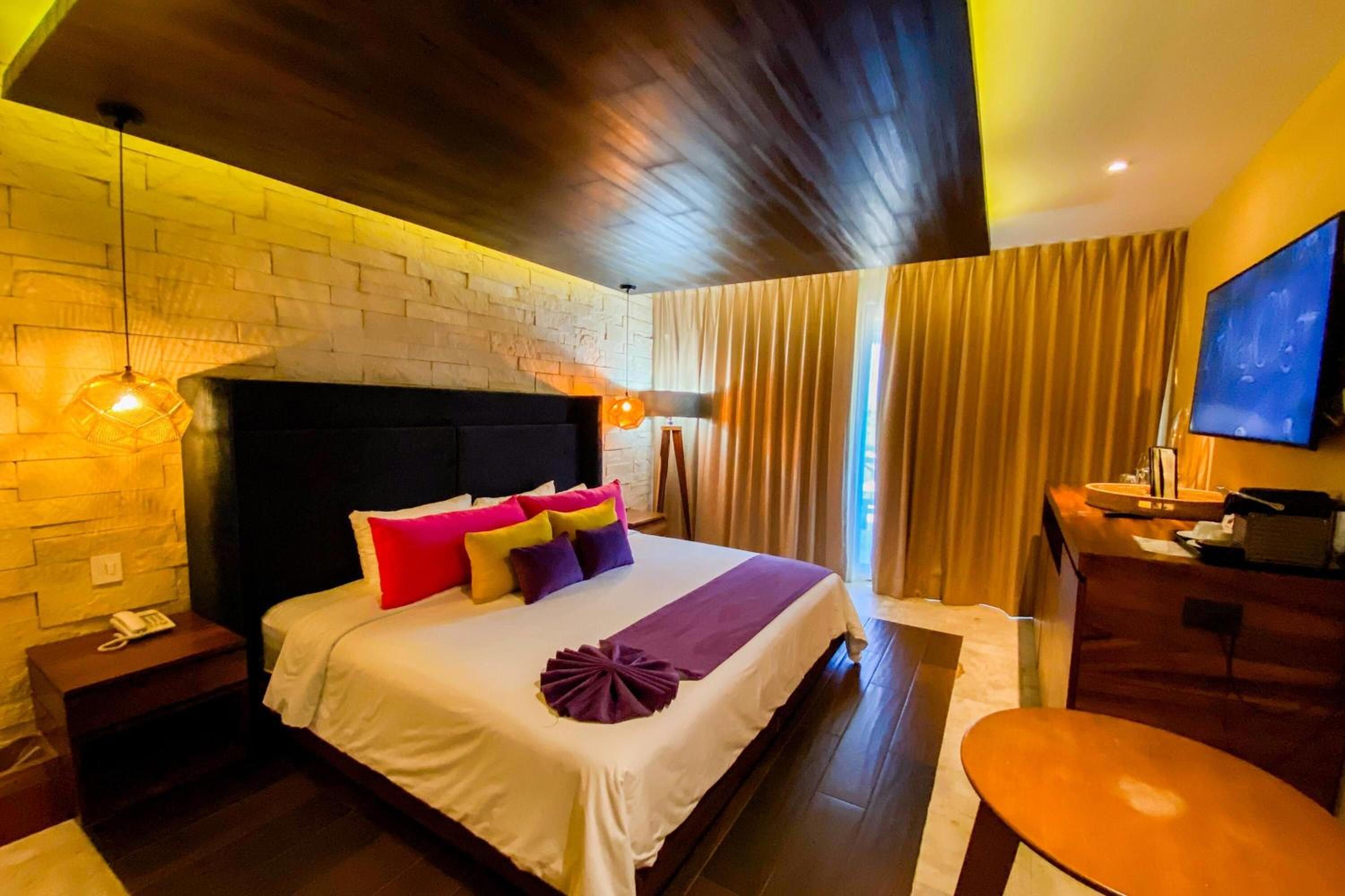 Junior King Suite With Balcony - Non-smoking