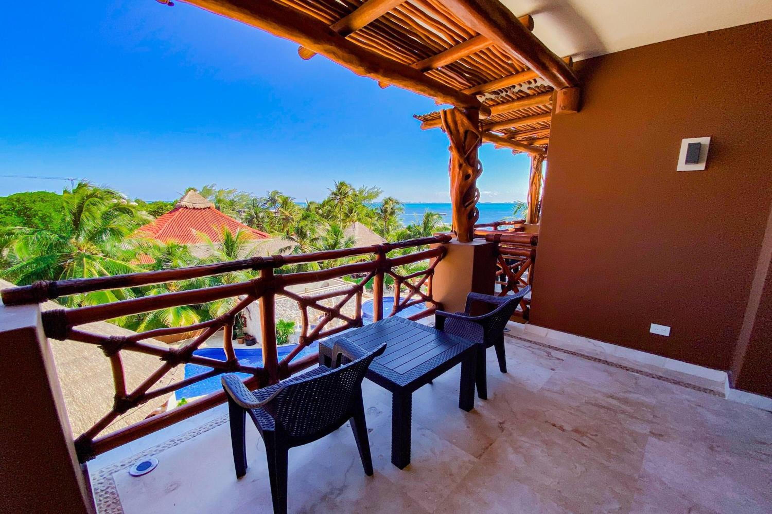 Junior King Suite With Balcony - Non-smoking