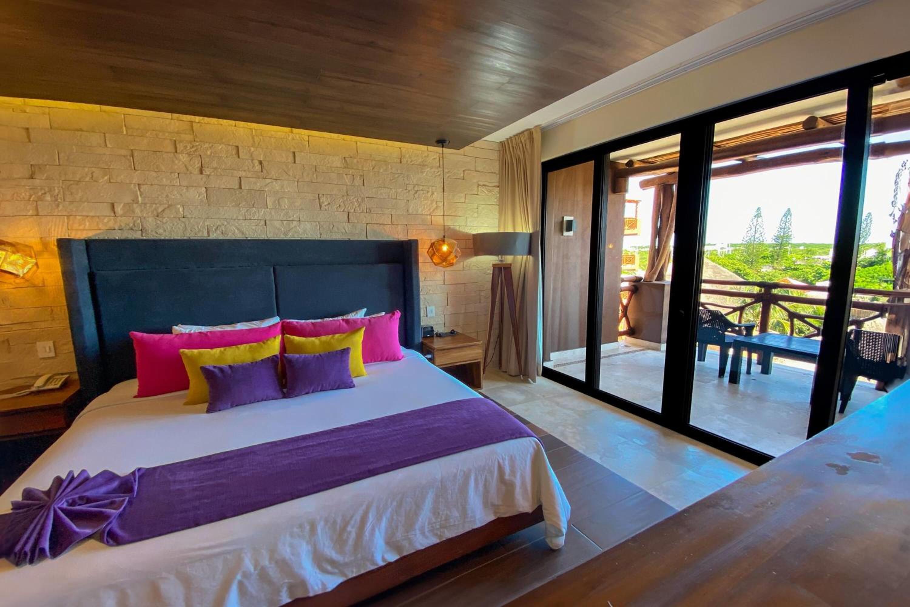Junior King Suite With Balcony - Non-smoking