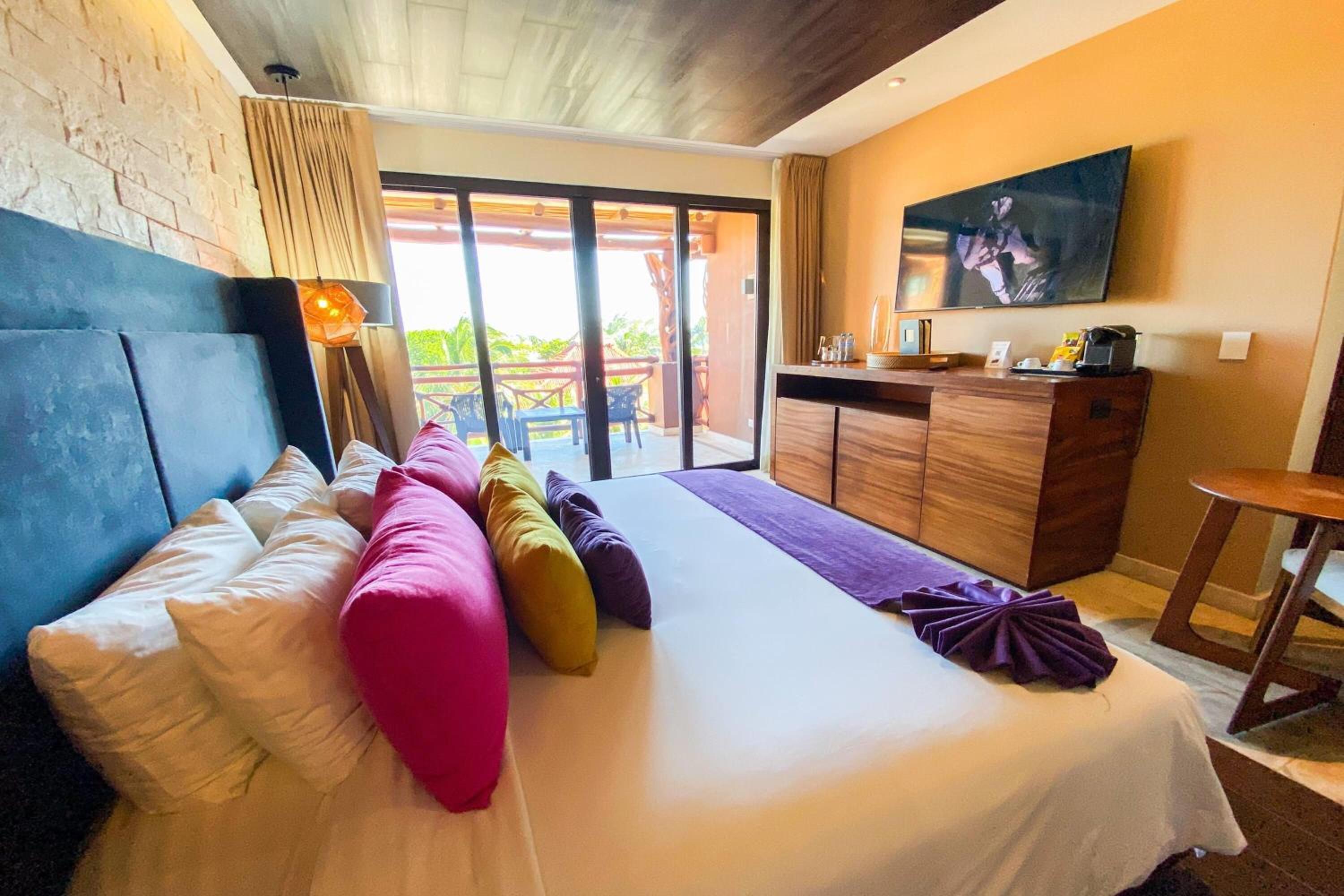 Junior King Suite With Balcony - Non-smoking