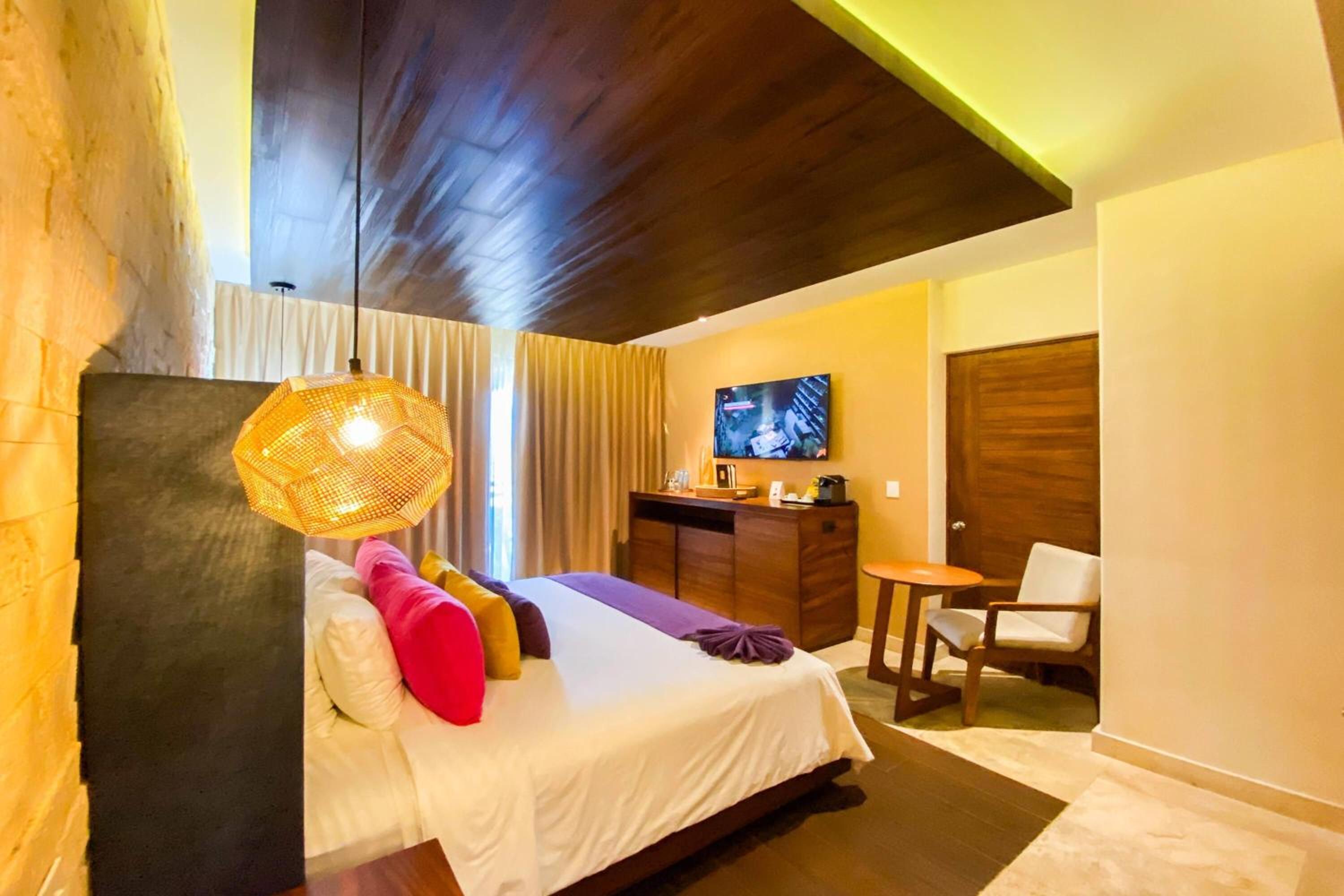 Junior King Suite With Balcony - Non-smoking