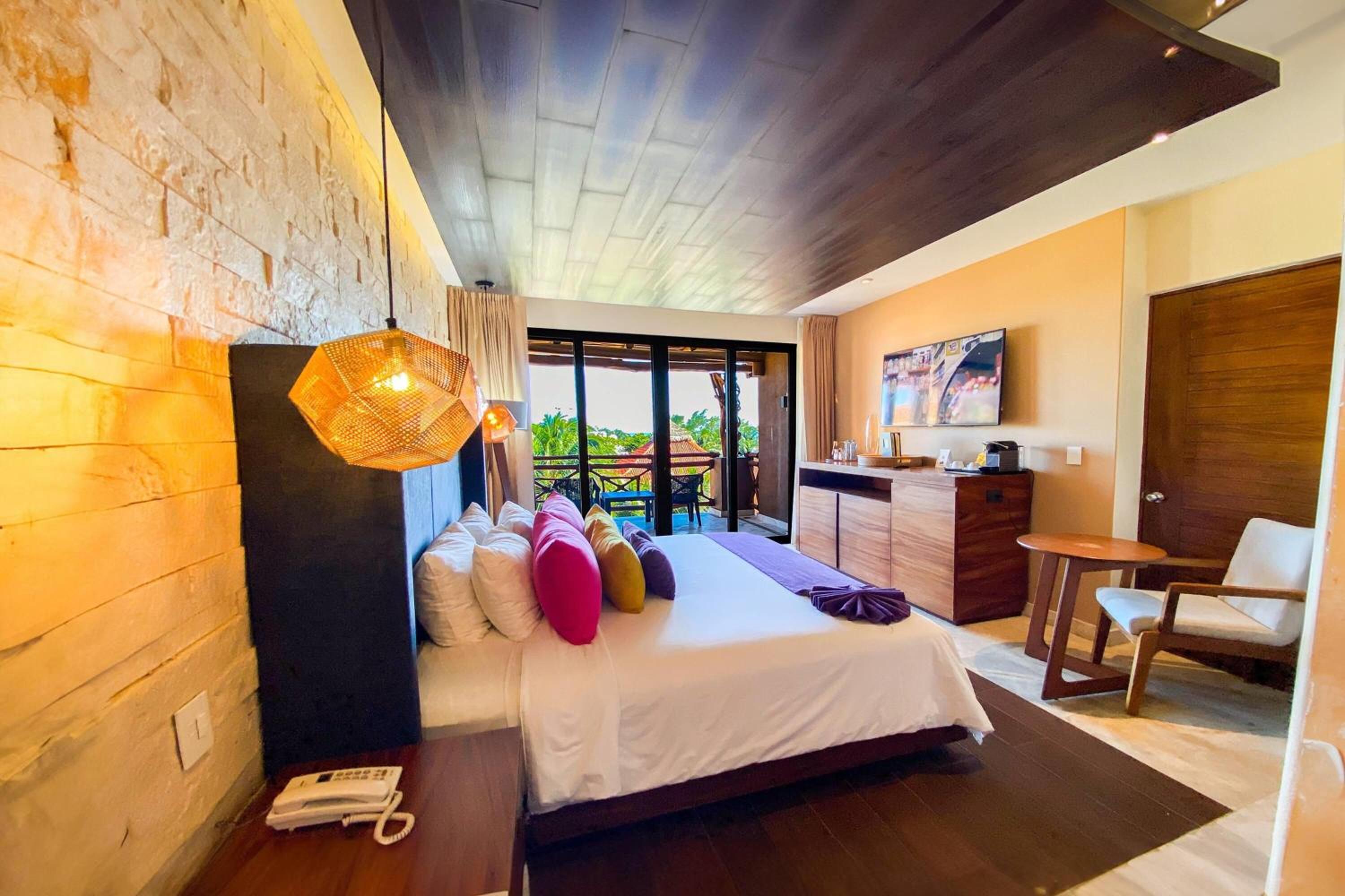 Junior King Suite With Balcony - Non-smoking