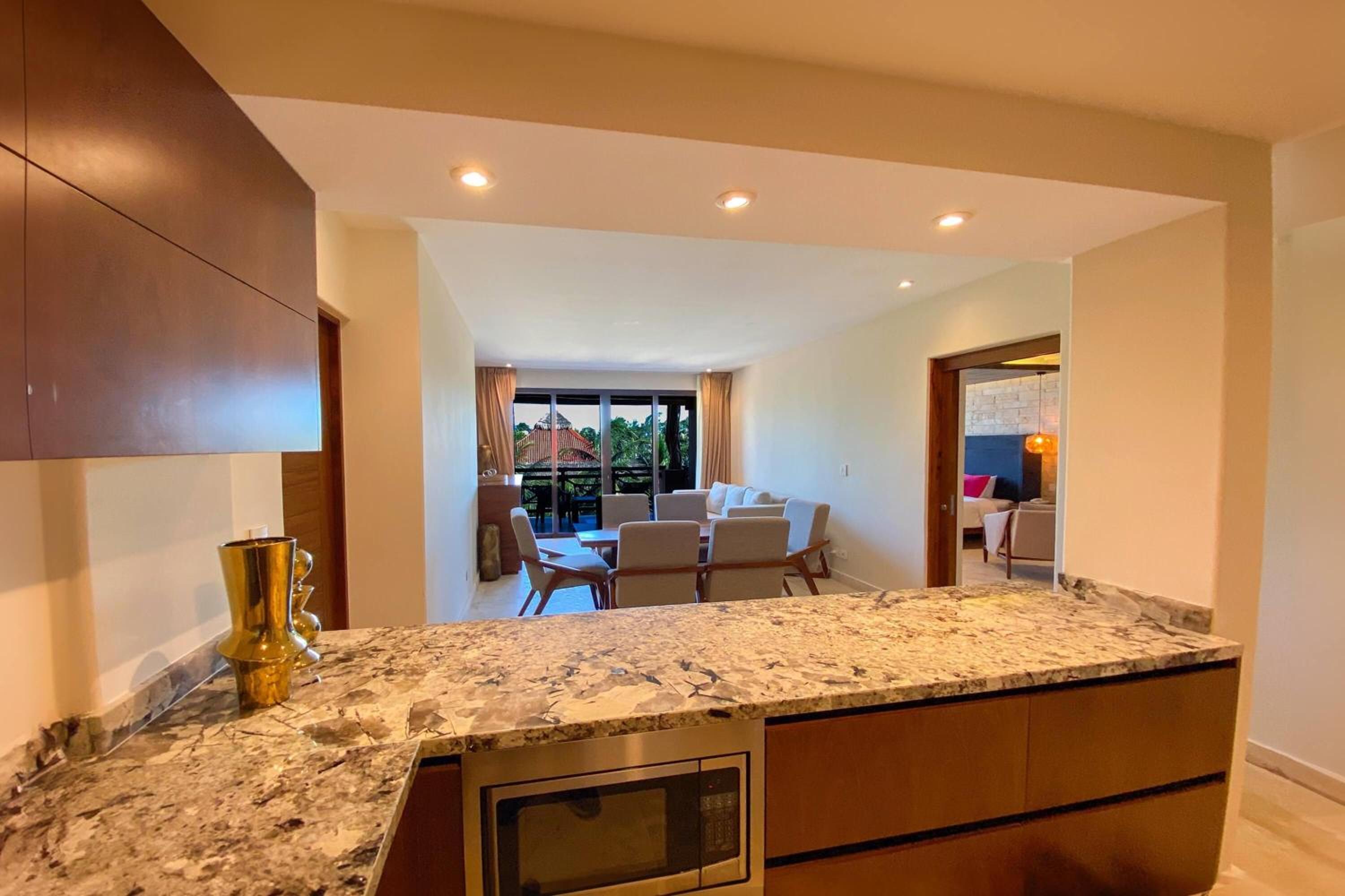 Oceanfront Villa with One King Bed and Two Double Beds - Non-Smoking photo 3