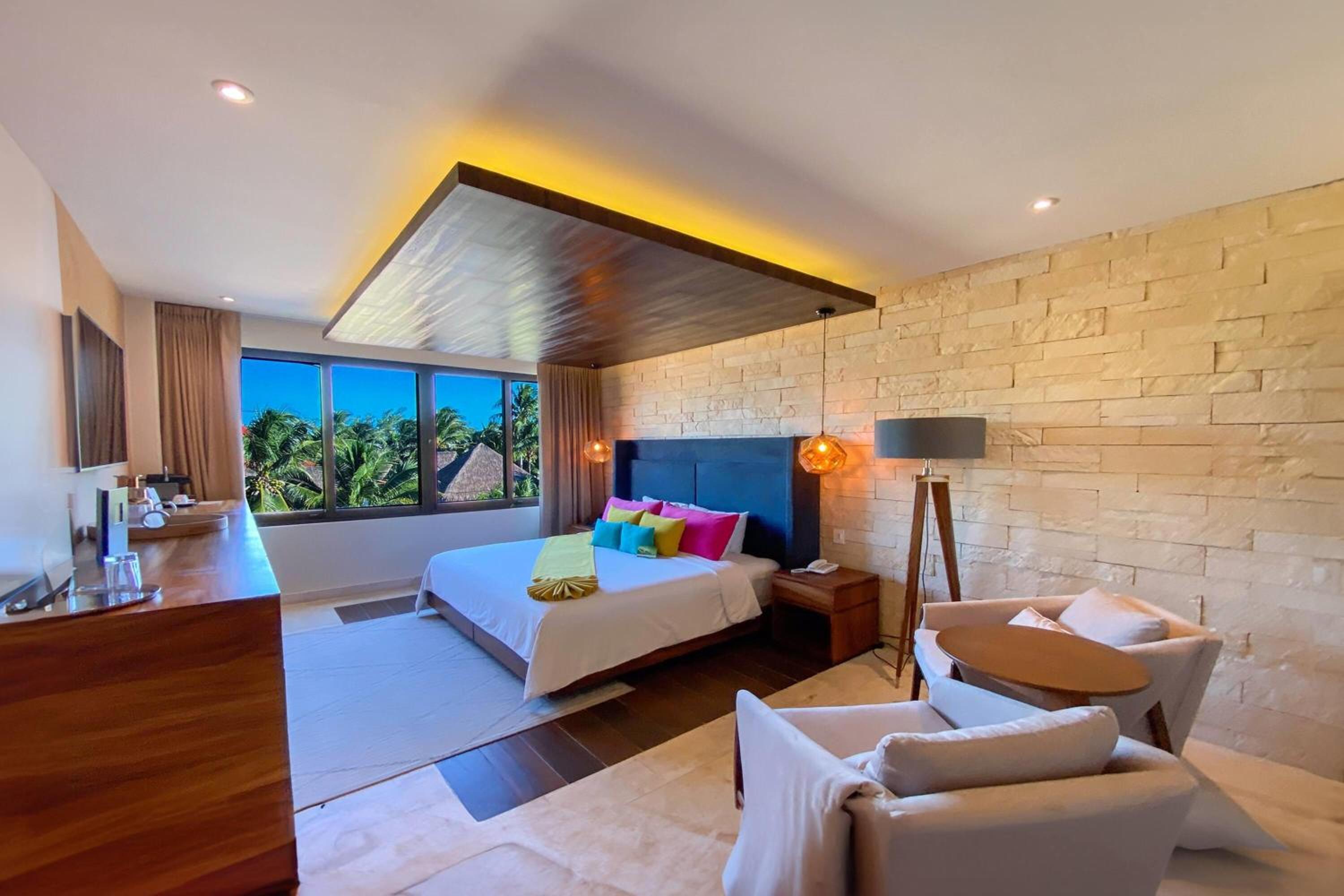 Oceanfront Villa with One King Bed and Two Double Beds - Non-Smoking