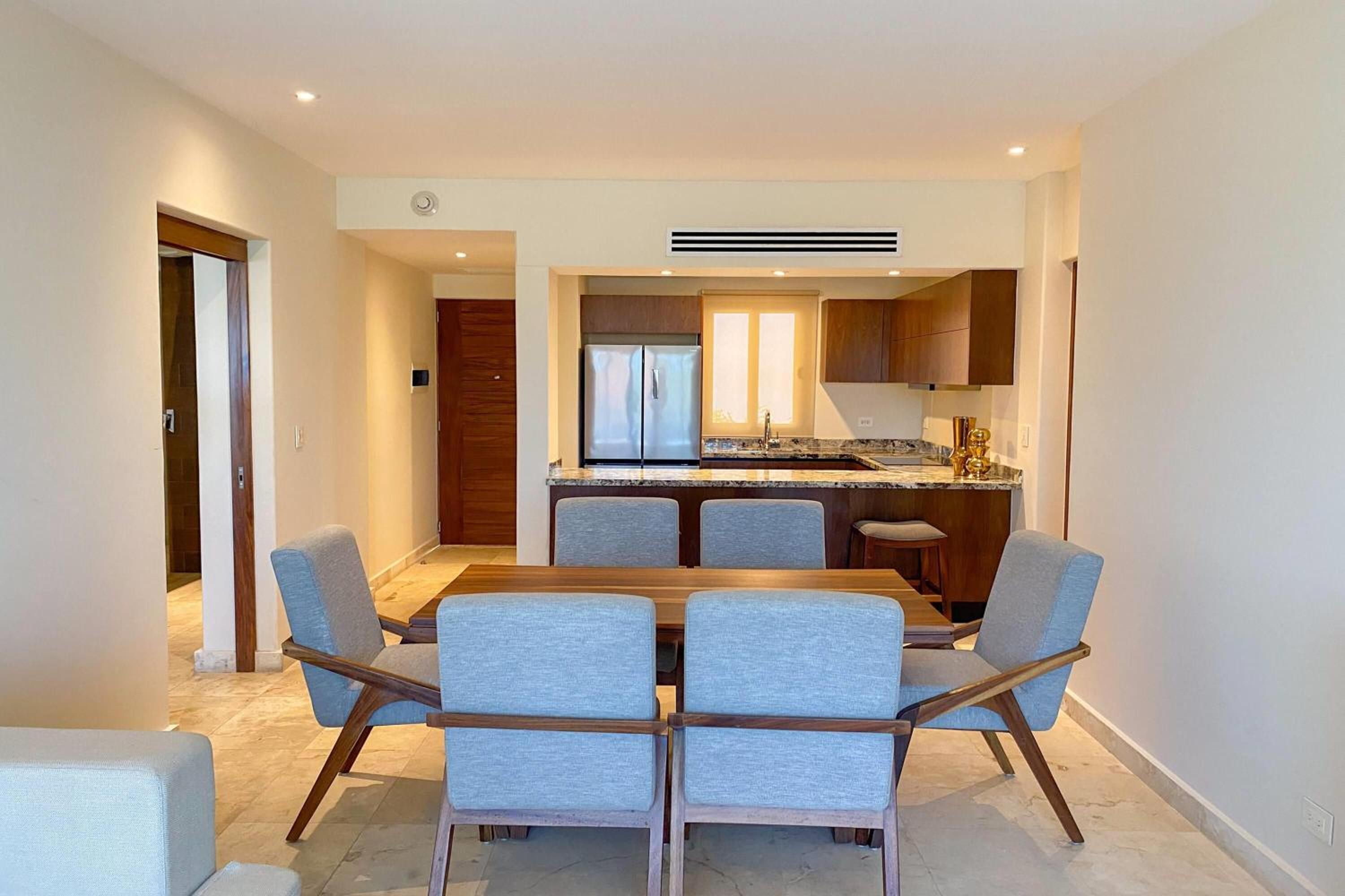 Oceanfront Villa with One King Bed and Two Double Beds - Terrace/Non-Smoking photo 2