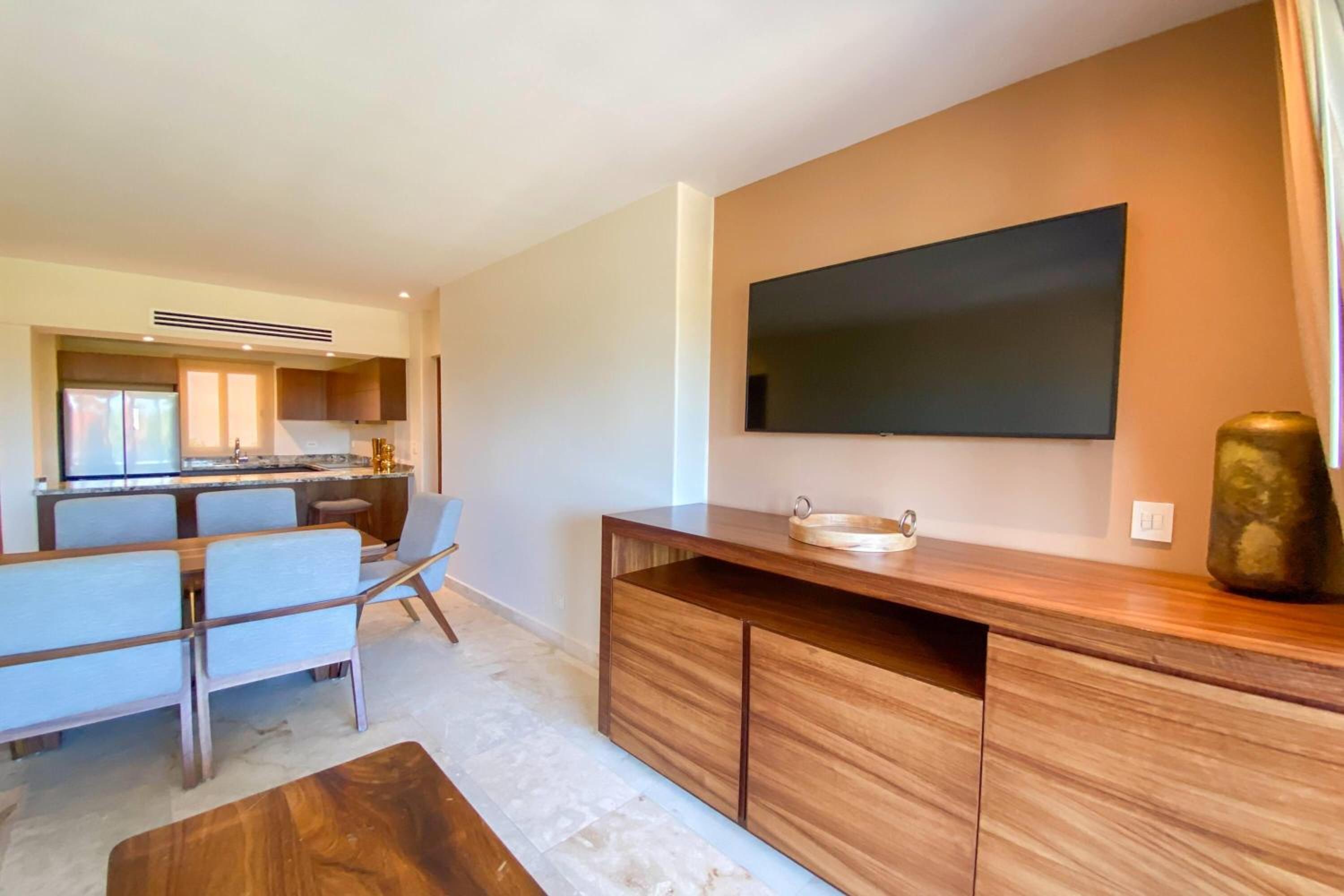 Deluxe King Suite With Ocean View - Non-smoking