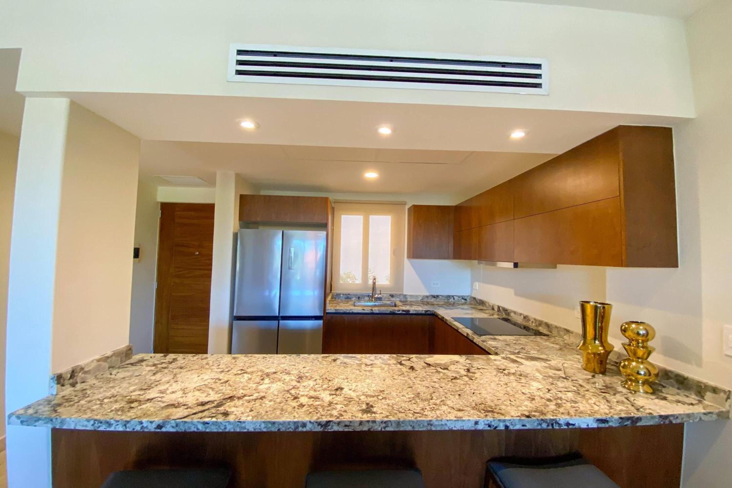 Deluxe King Suite With Ocean View - Non-smoking