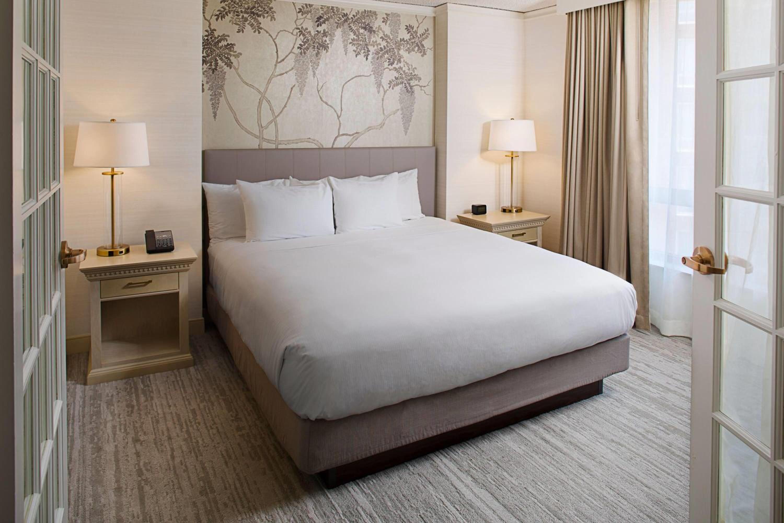 One-Bedroom King Suite - Non-Smoking - Photo 2