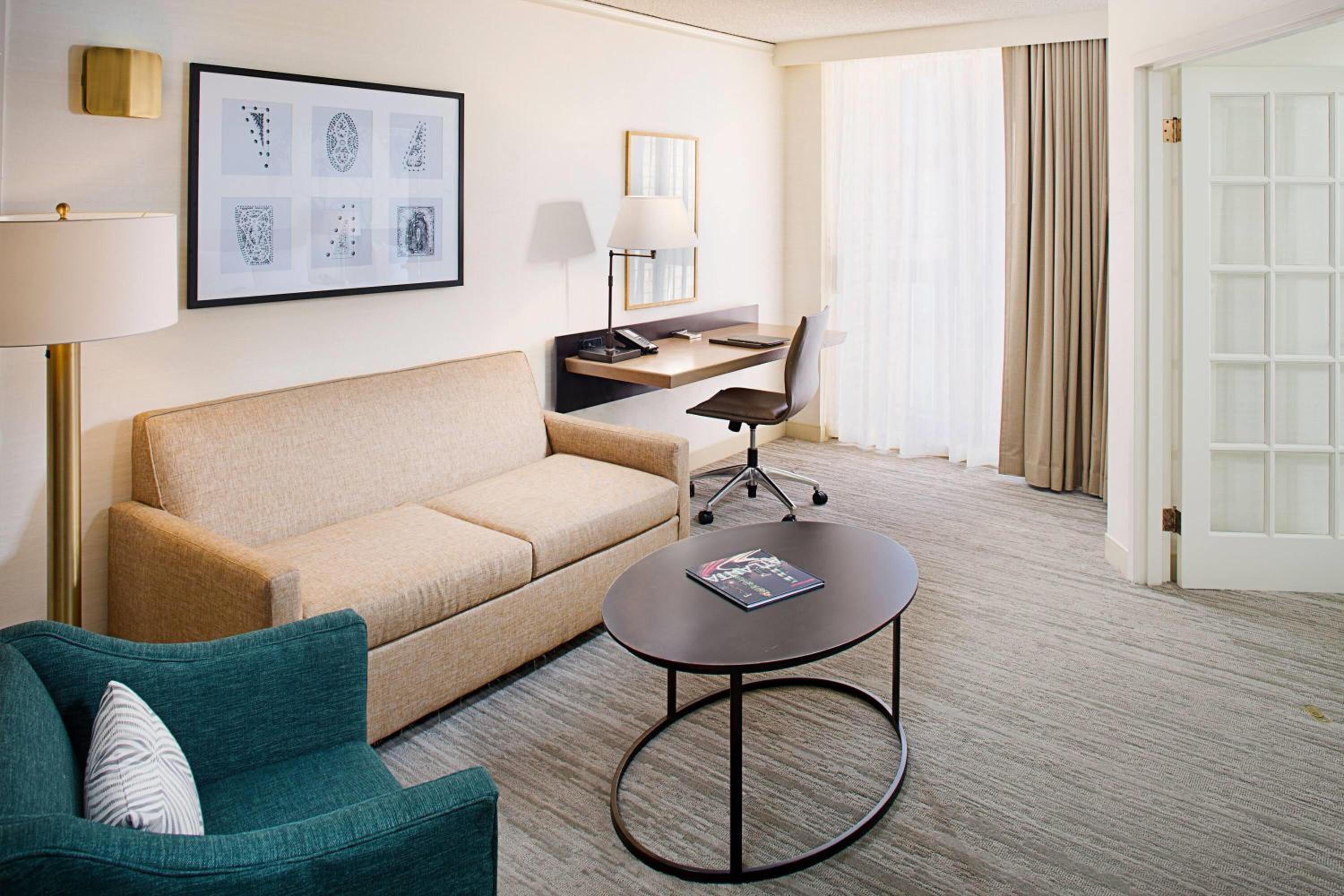 One-Bedroom King Suite - Non-Smoking - Photo 3