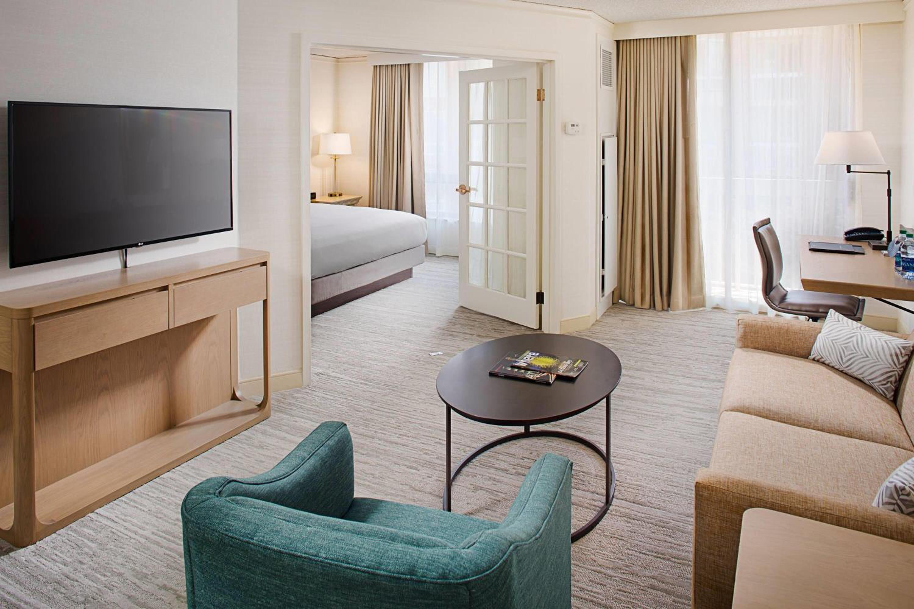 One-Bedroom King Suite - Non-Smoking - Photo 4