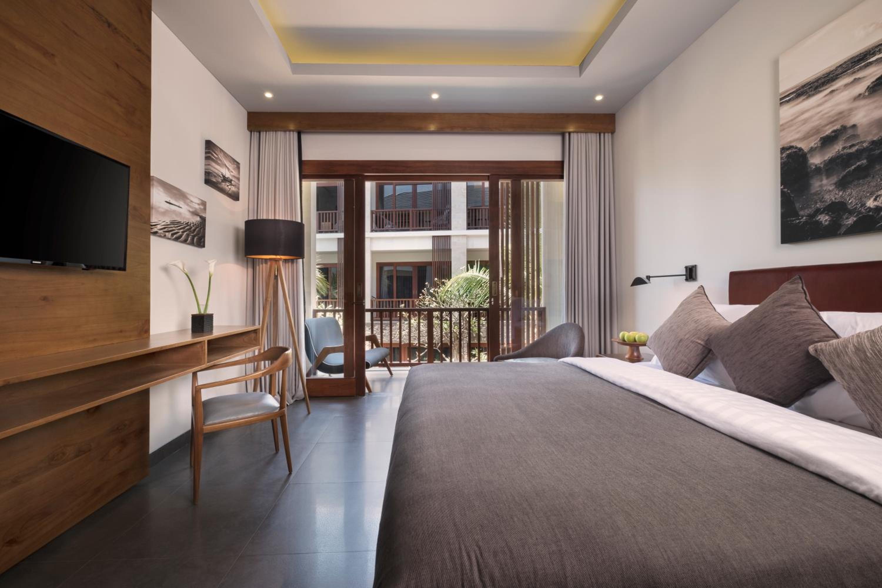 Deluxe Double or Twin Room with Pool View photo 2