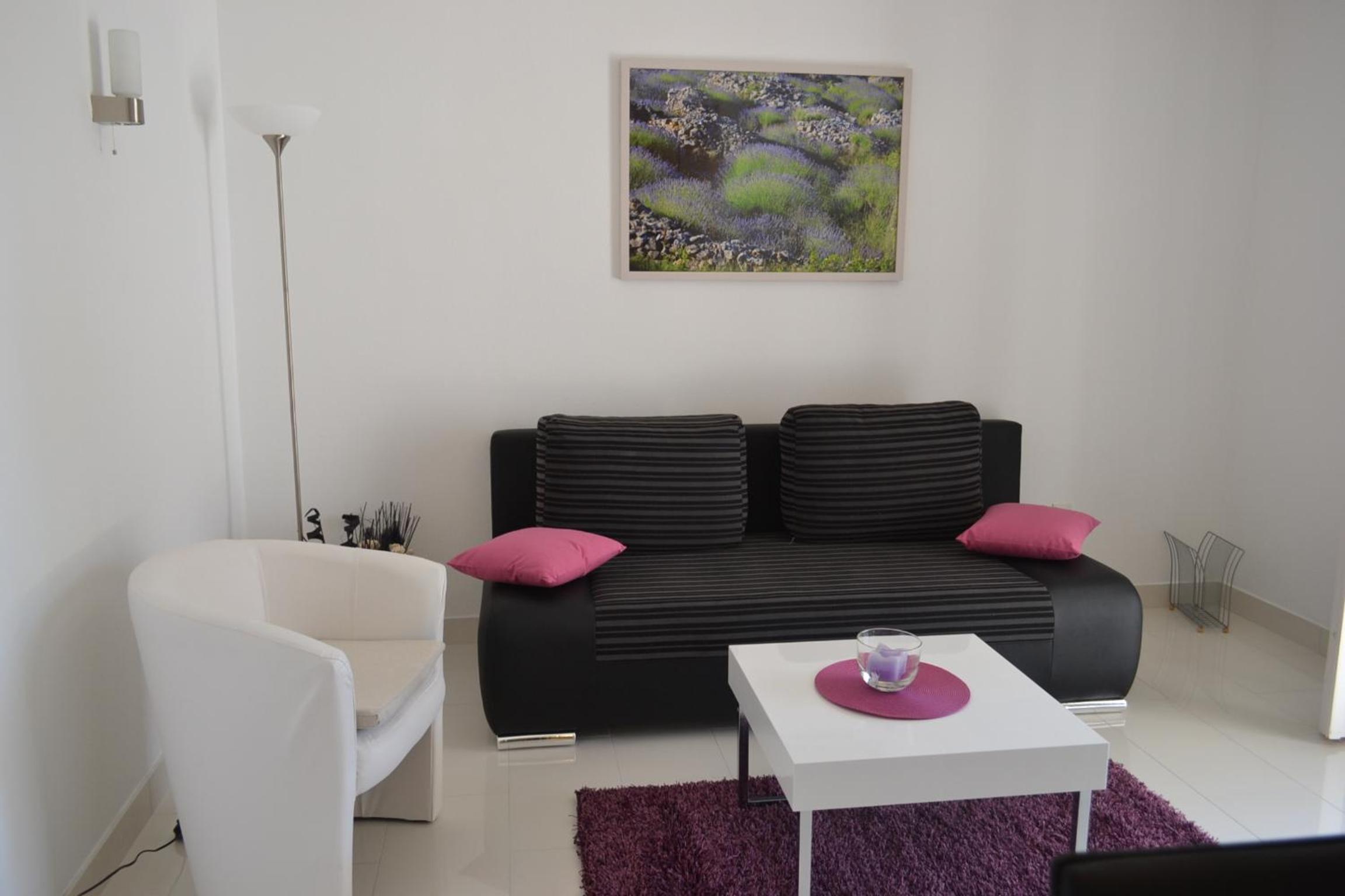 One-Bedroom Apartment with Terrace photo 3