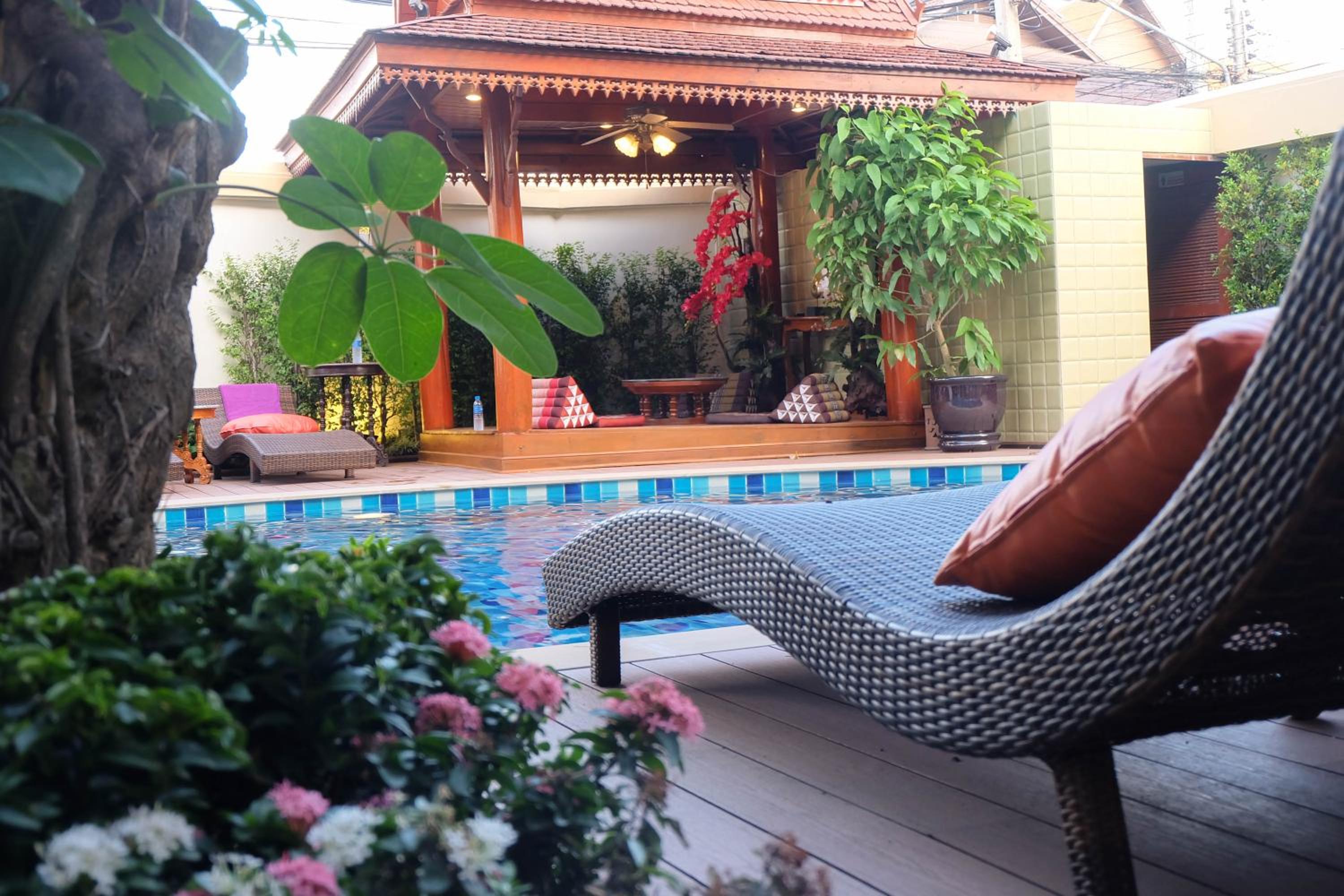 King Room with Pool View - Photo 2