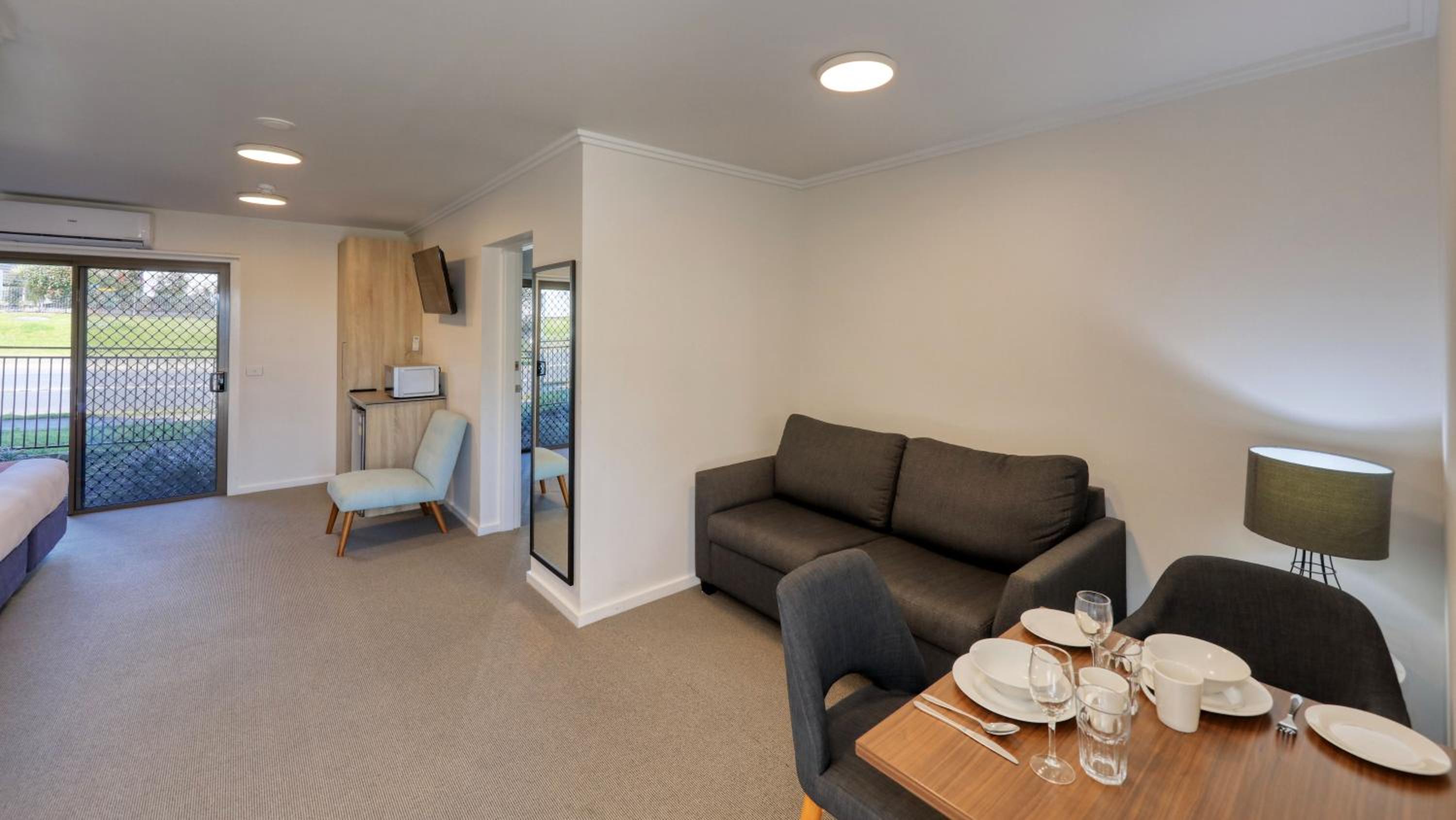 King Room with Roll-In Shower - Disability Access