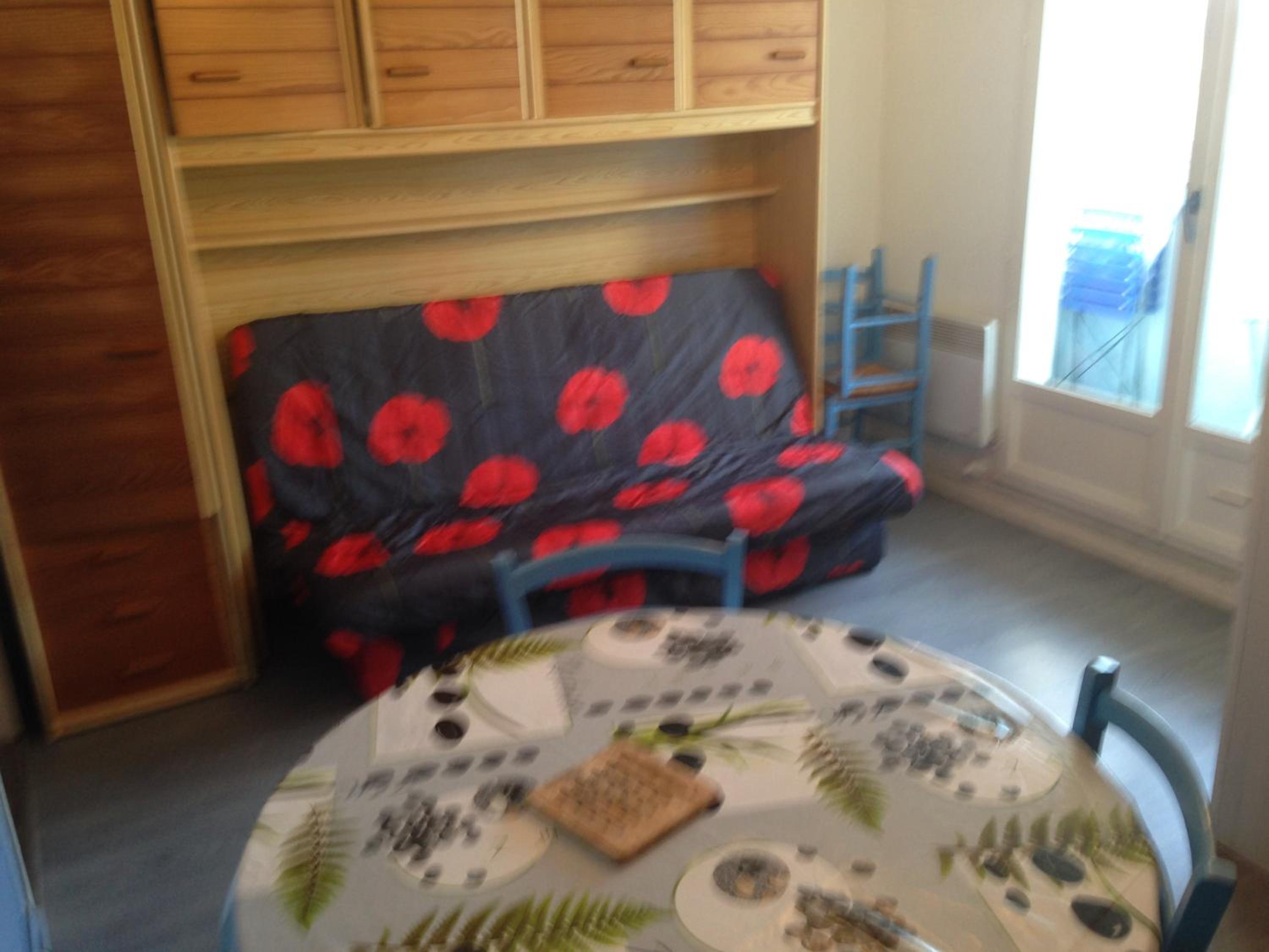 Apartment with Balcony - Photo 3
