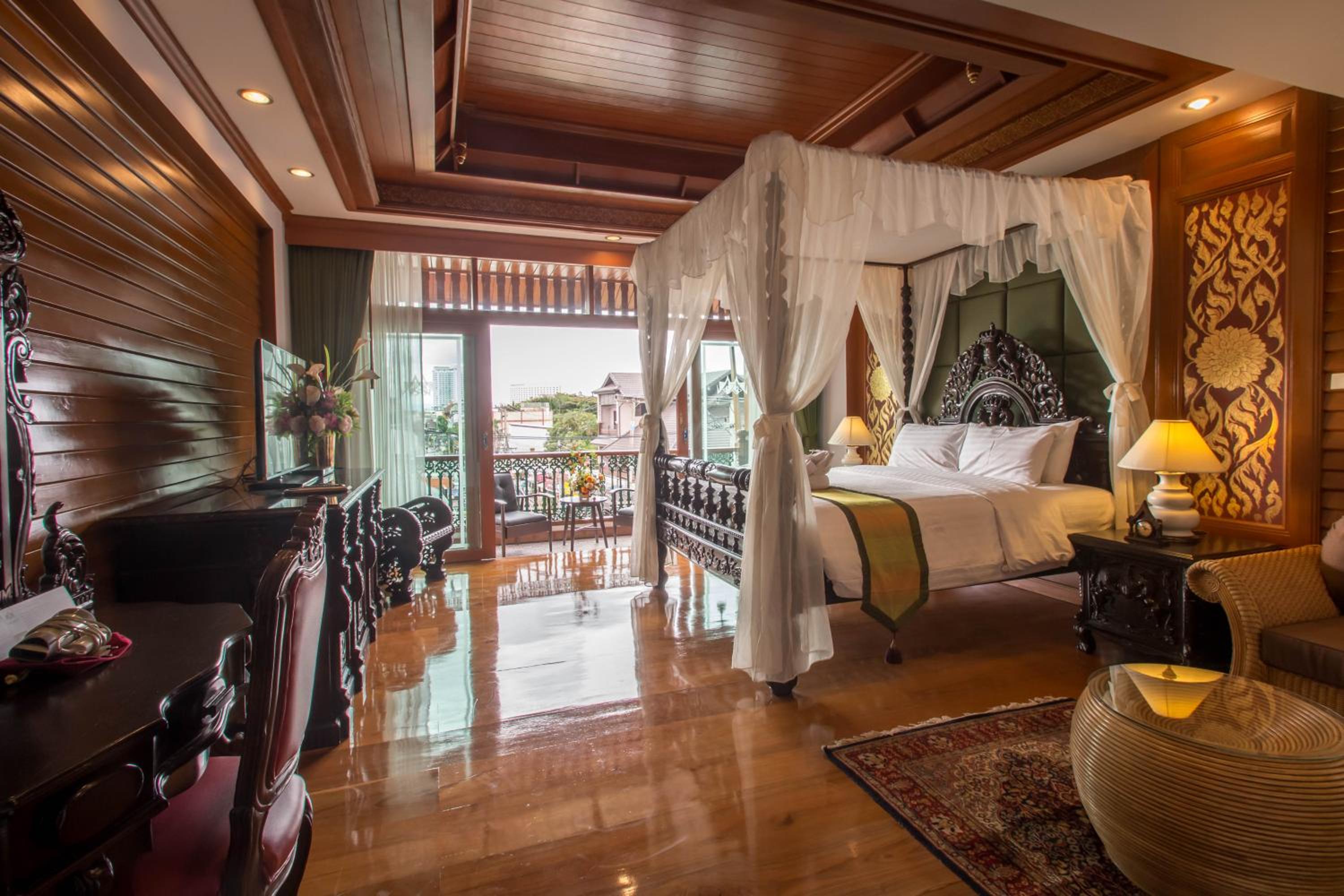 Lanna Junior Suite King Bed with Spa Bath - Photo 3