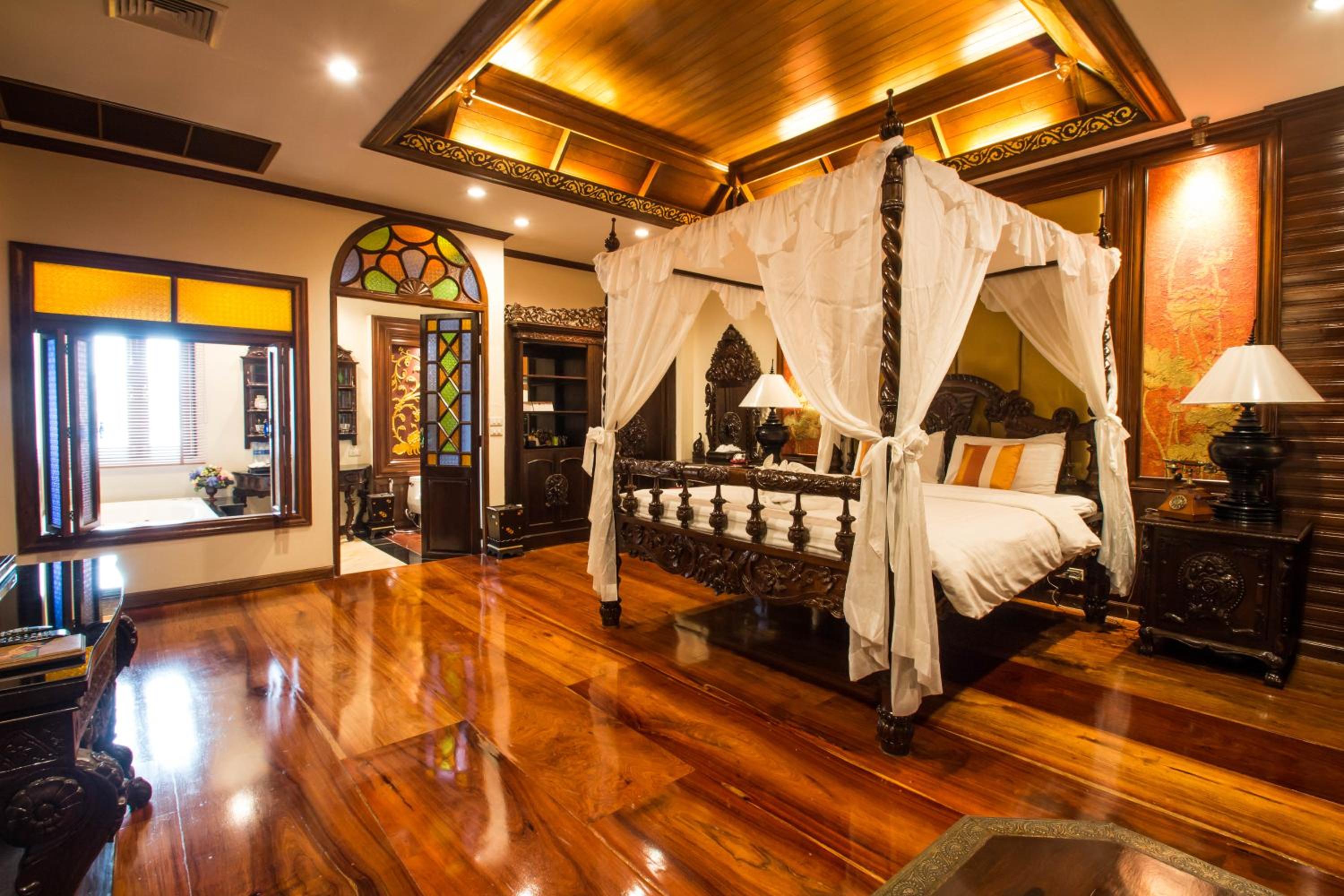 Lanna Deluxe Suite King Bed with Spa Bath (no balcony, no window)   - Photo 3