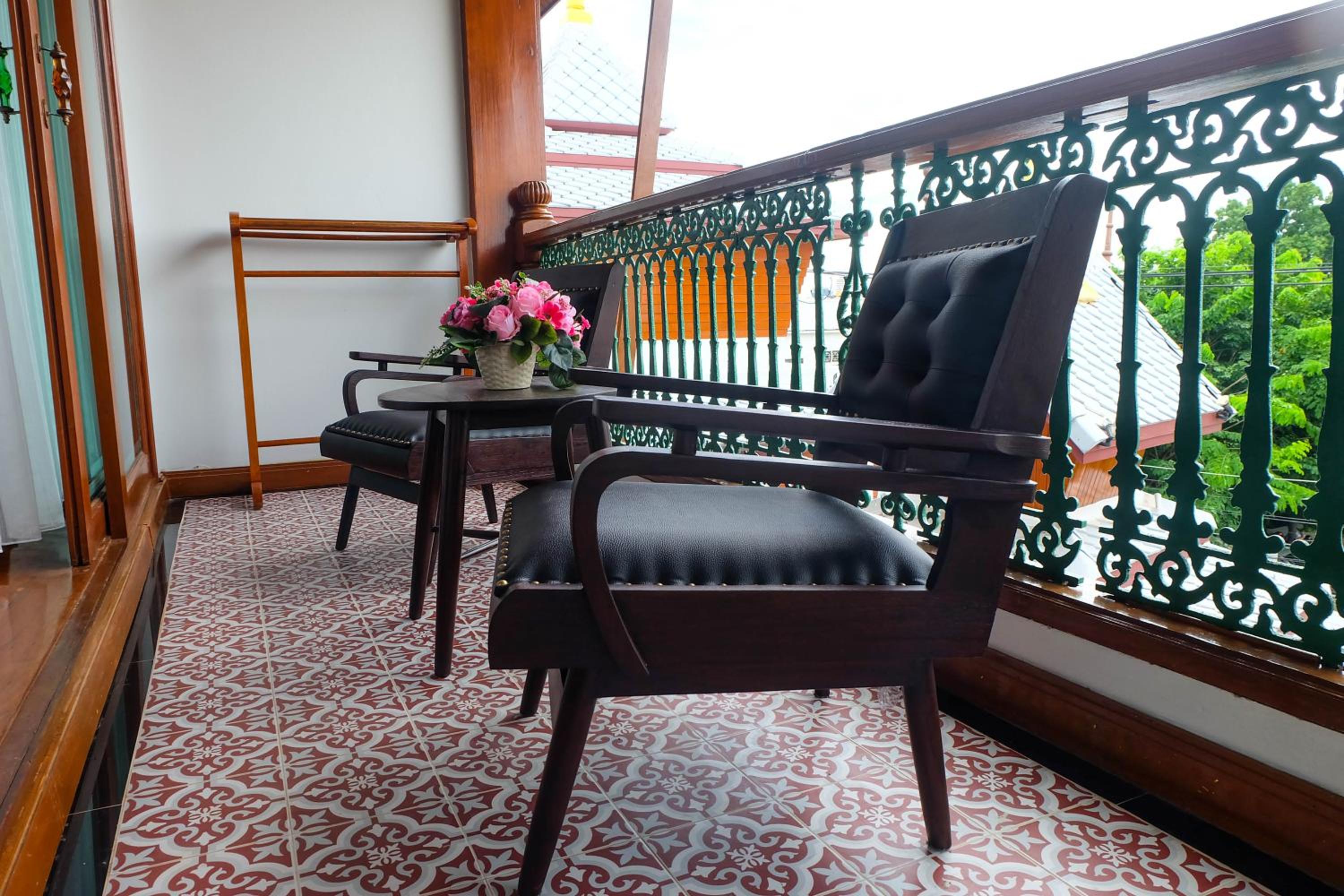 Luxury King Bed with Spa Bath & Private Balcony - Photo 4