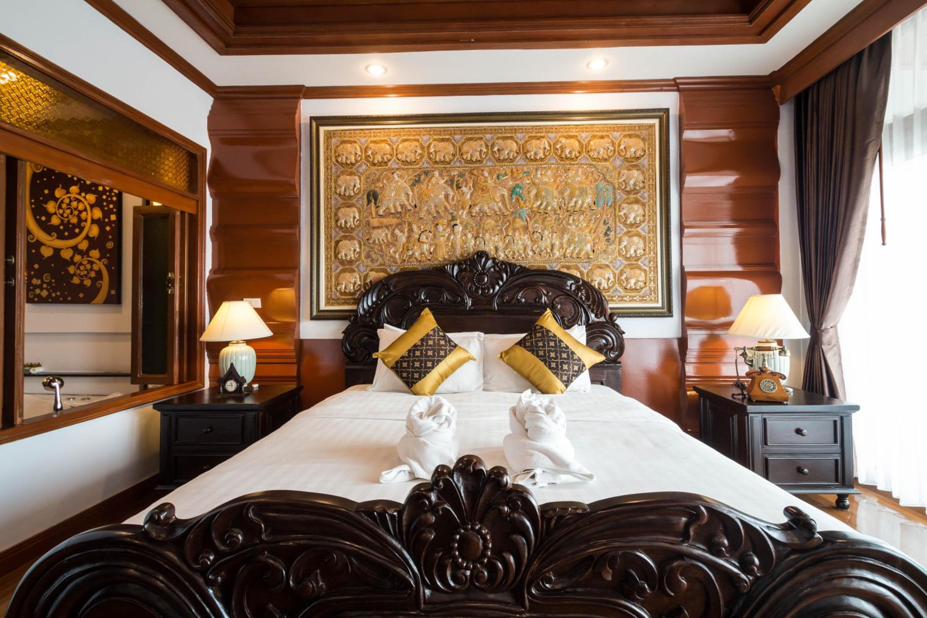Luxury King Bed with Spa Bath & Private Balcony - Photo 5